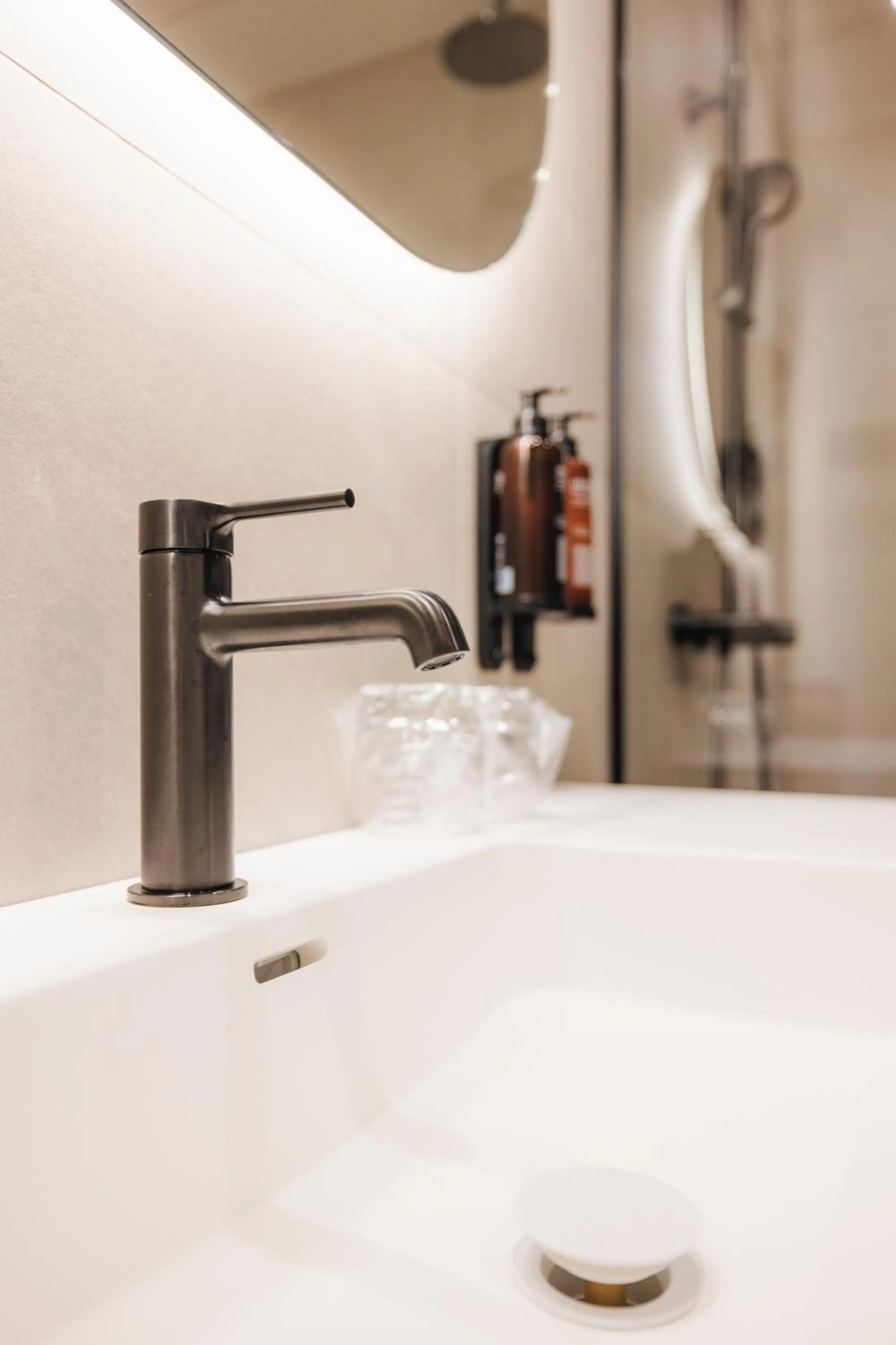 Bathroom in Mondragon Hotela