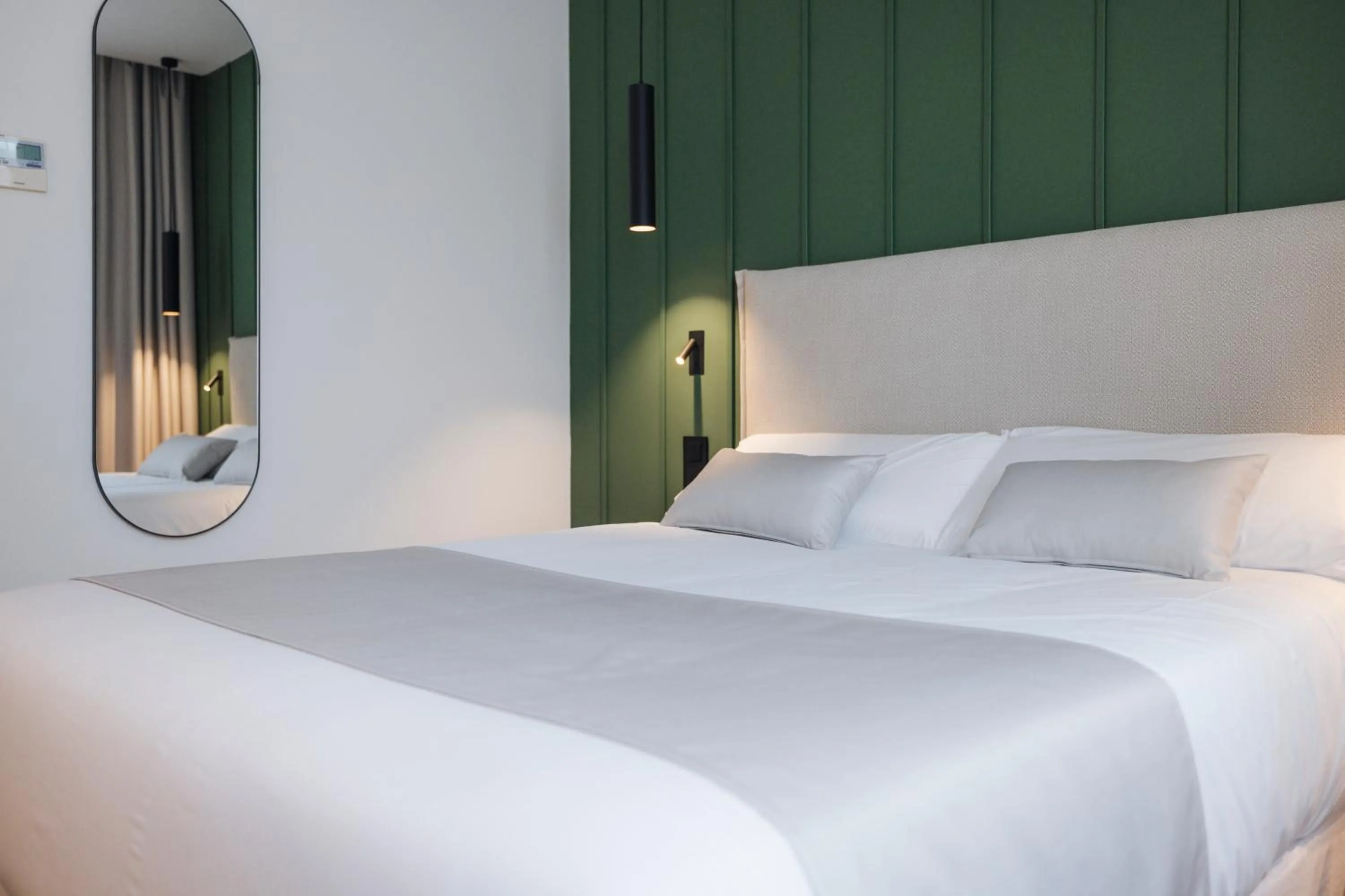 Bed in Mondragon Hotela