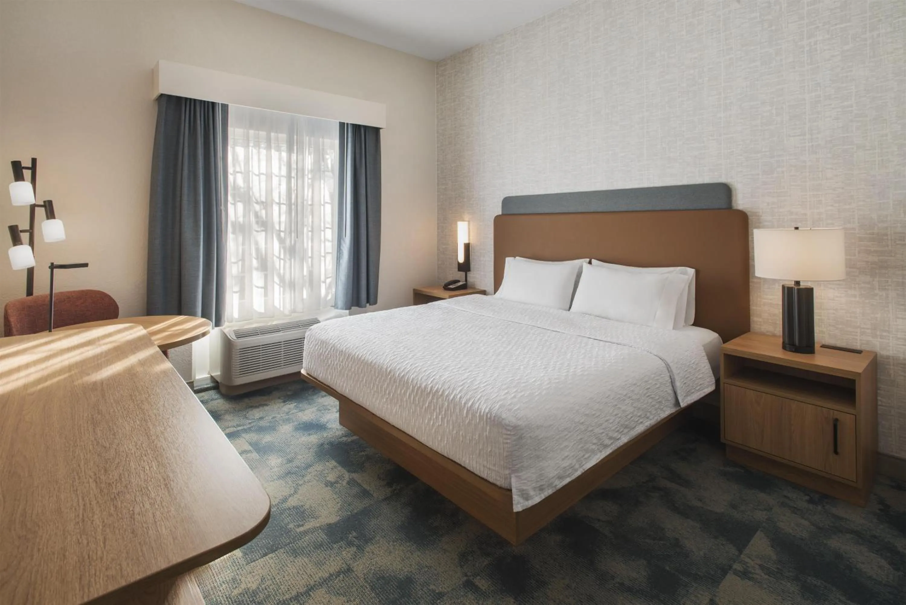 Bed in Hampton Inn & Suites Greenfield