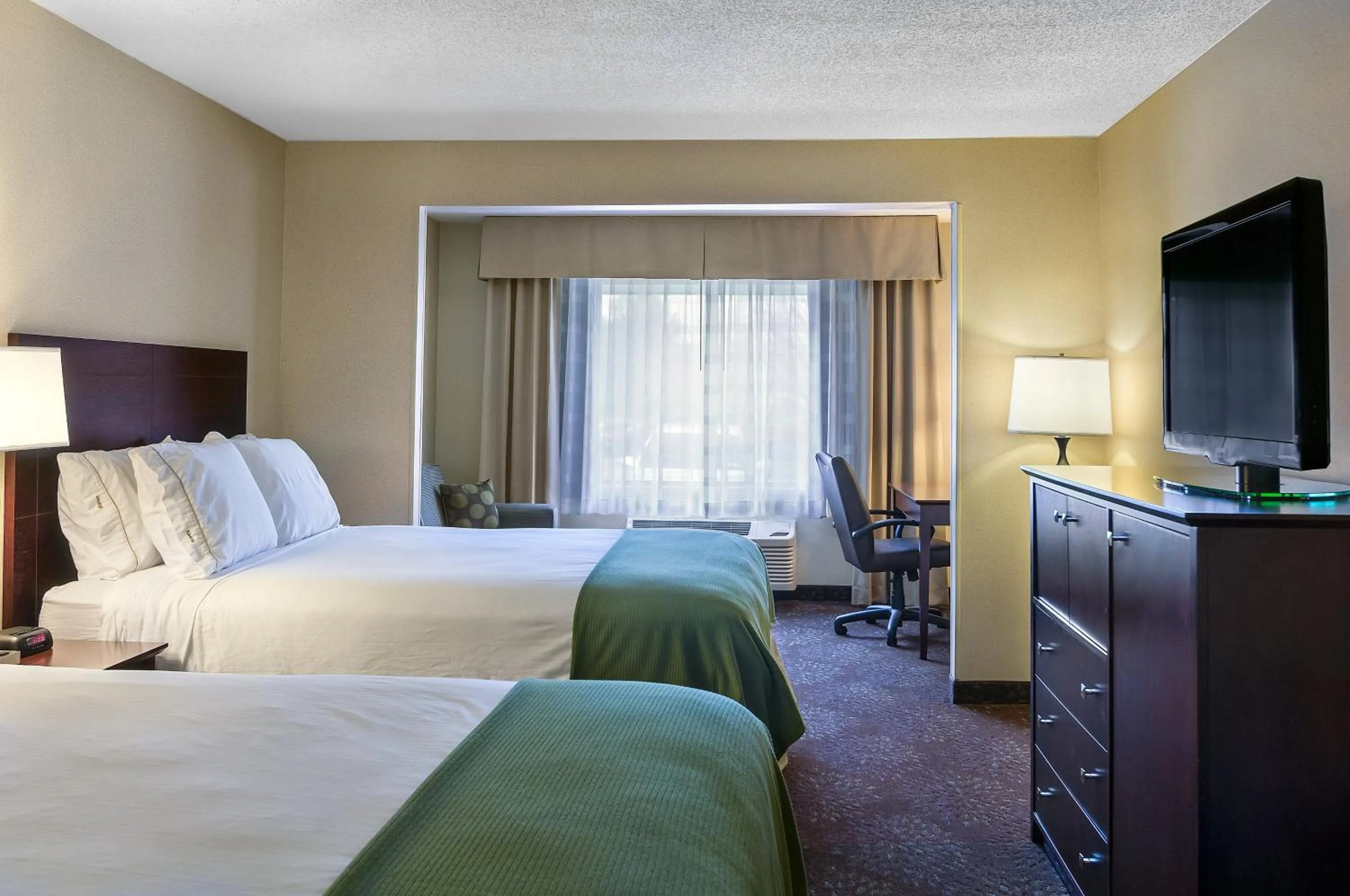 Photo of the whole room, Bed in Holiday Inn Express & Suites Sandy - South Salt Lake City by IHG
