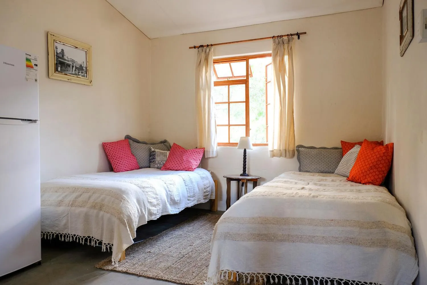 Kitchen or kitchenette, Bed in De Bos Cottages