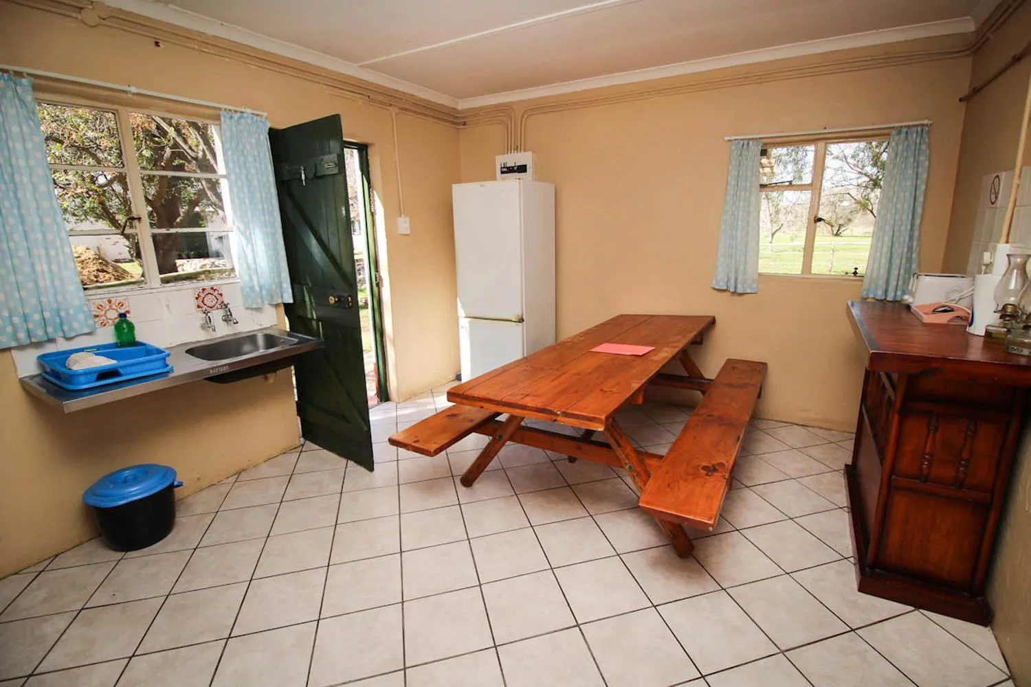Kitchen or kitchenette in De Bos Cottages
