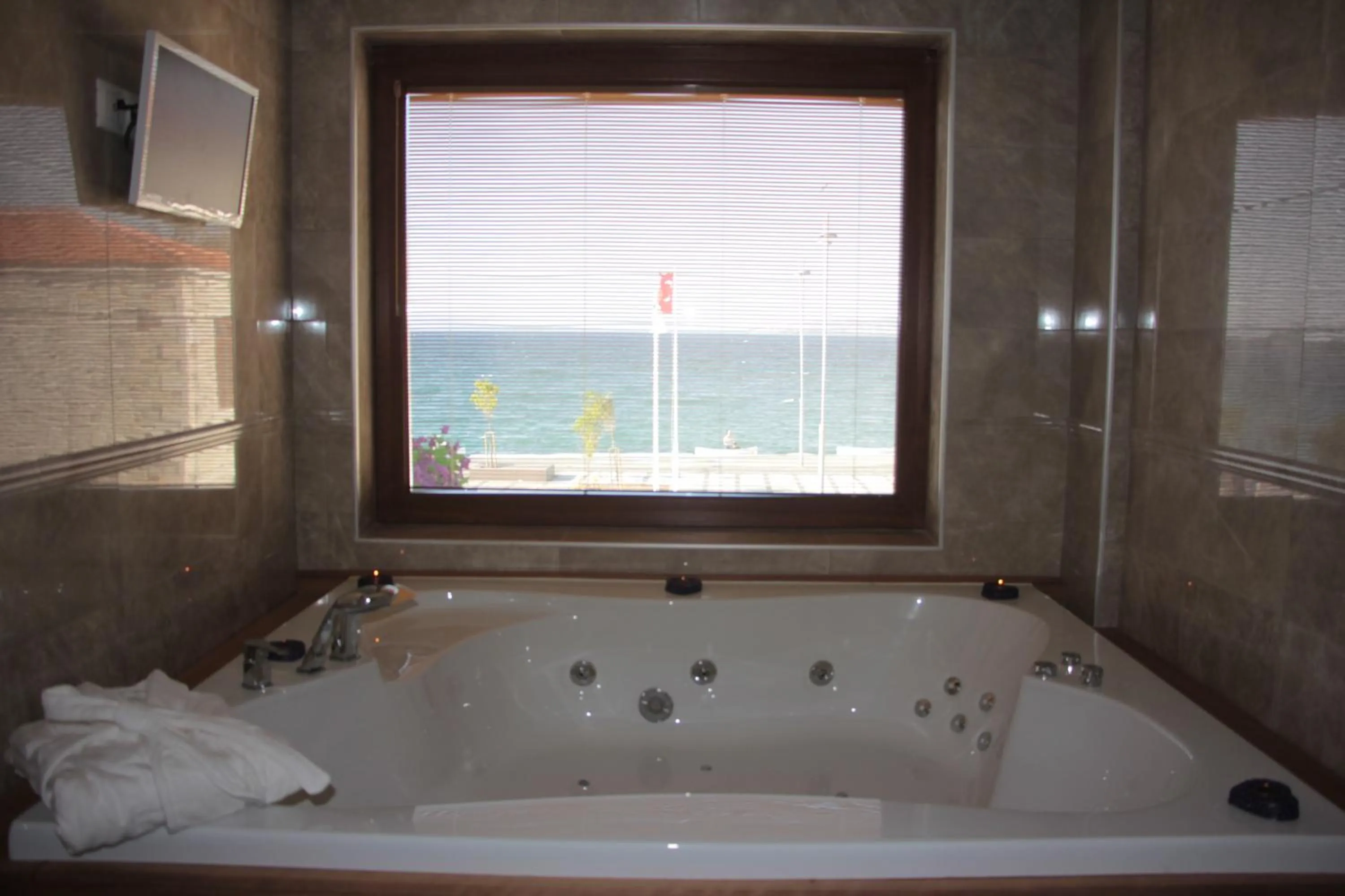 Shower in Focamor Otel