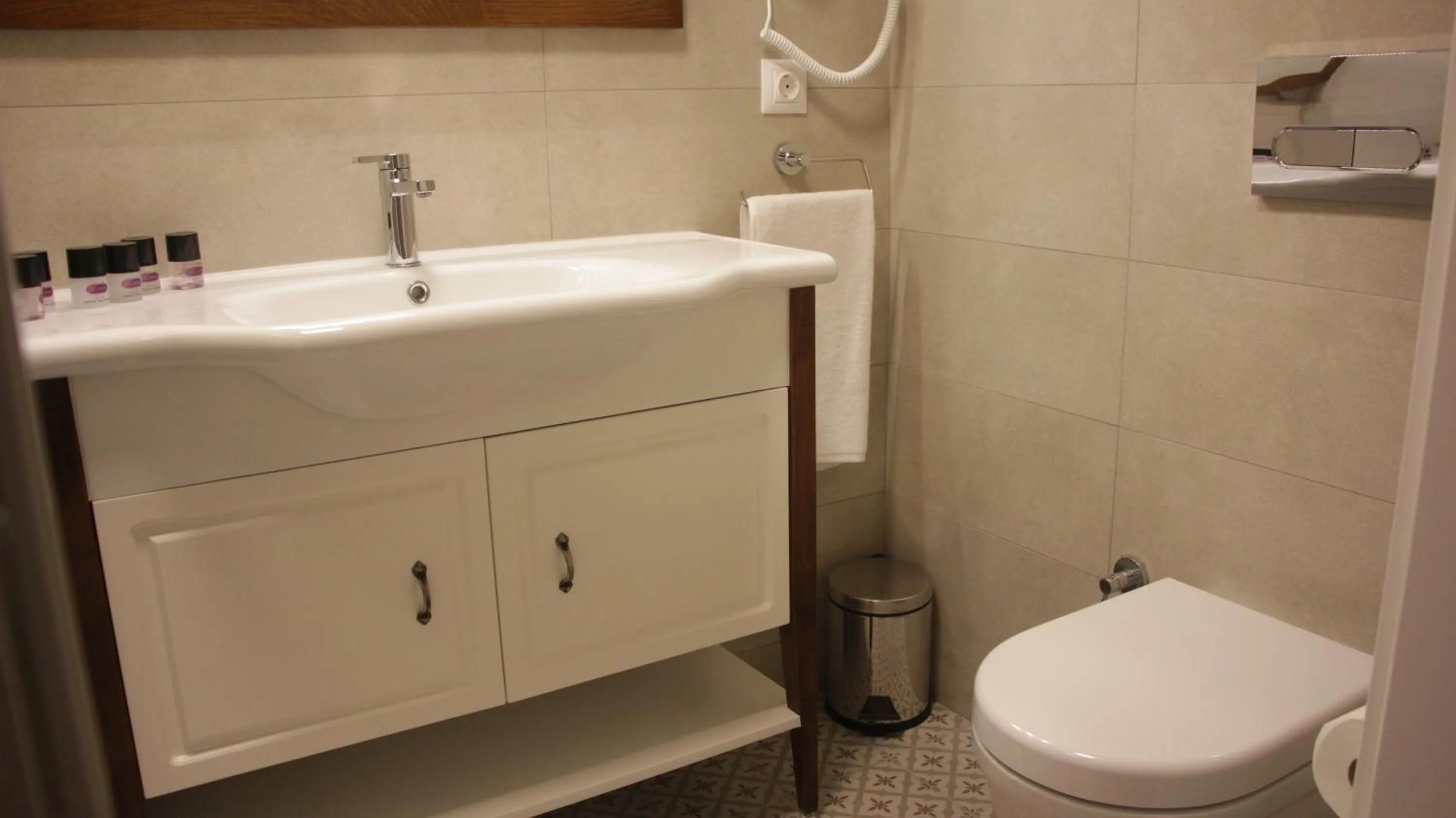 Toilet in Focamor Otel