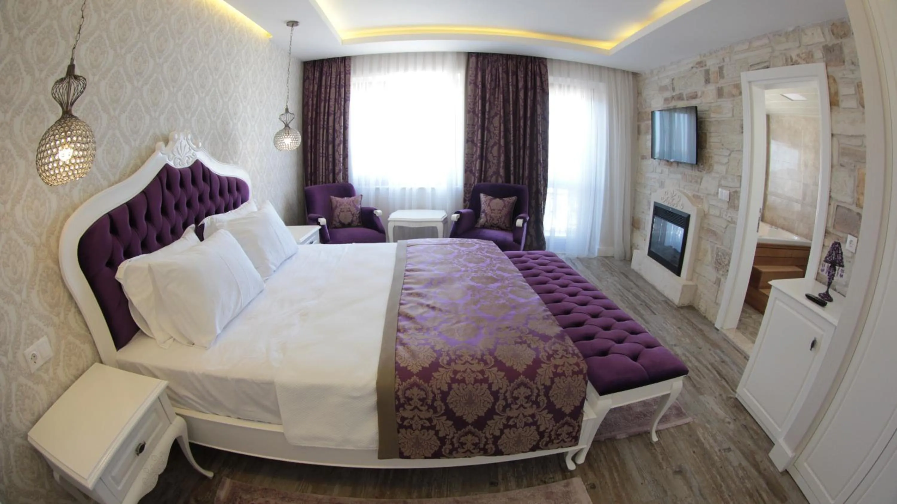 Shower, Bed in Focamor Otel