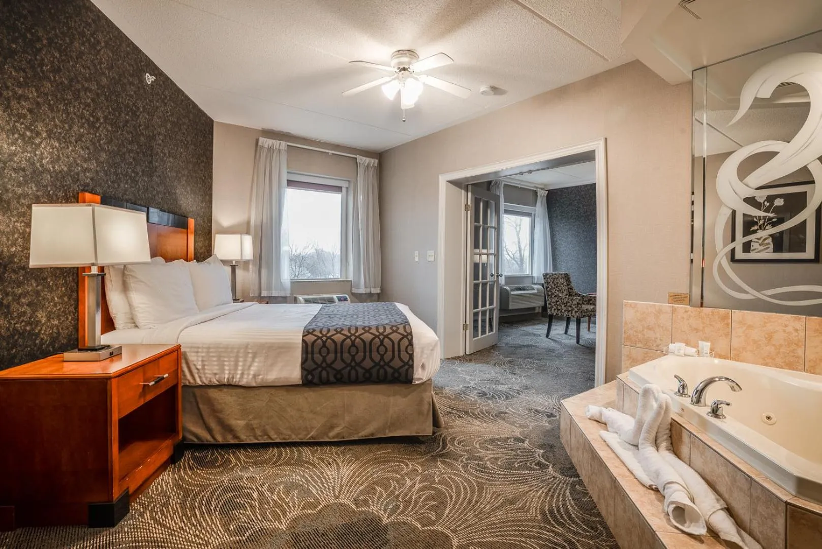 Bedroom, Bed in Monte Carlo Inn Barrie - Newly Renovated
