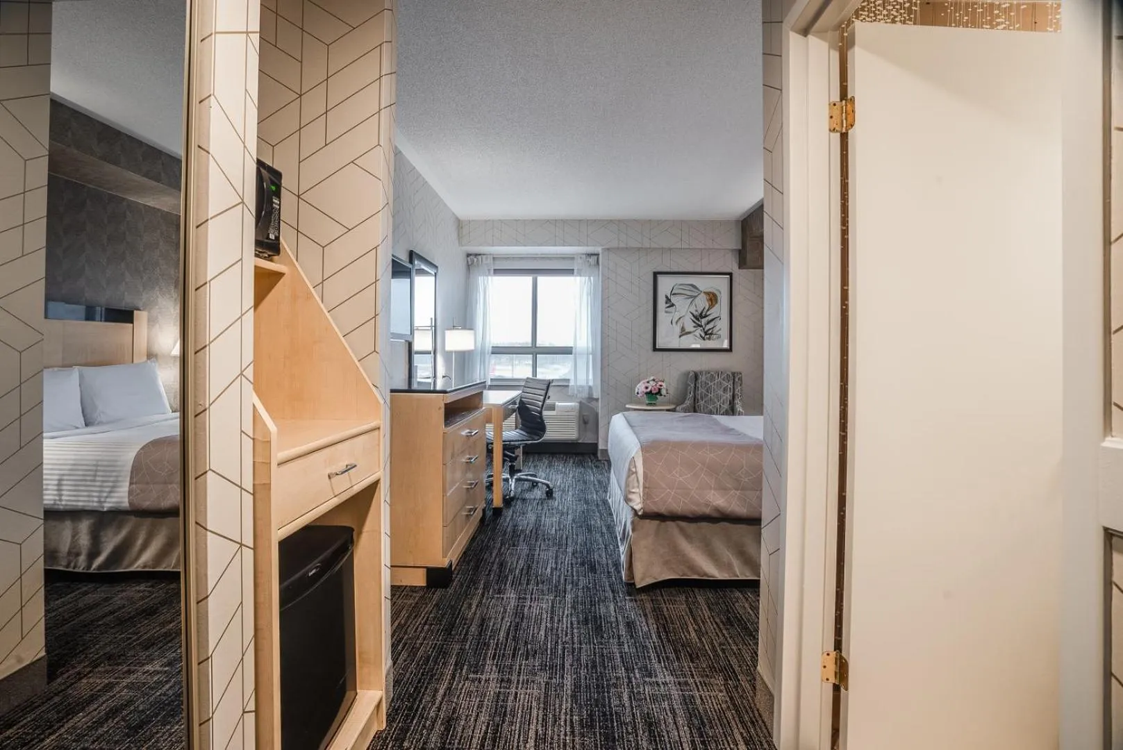 wardrobe, Bed in Monte Carlo Inn Barrie - Newly Renovated