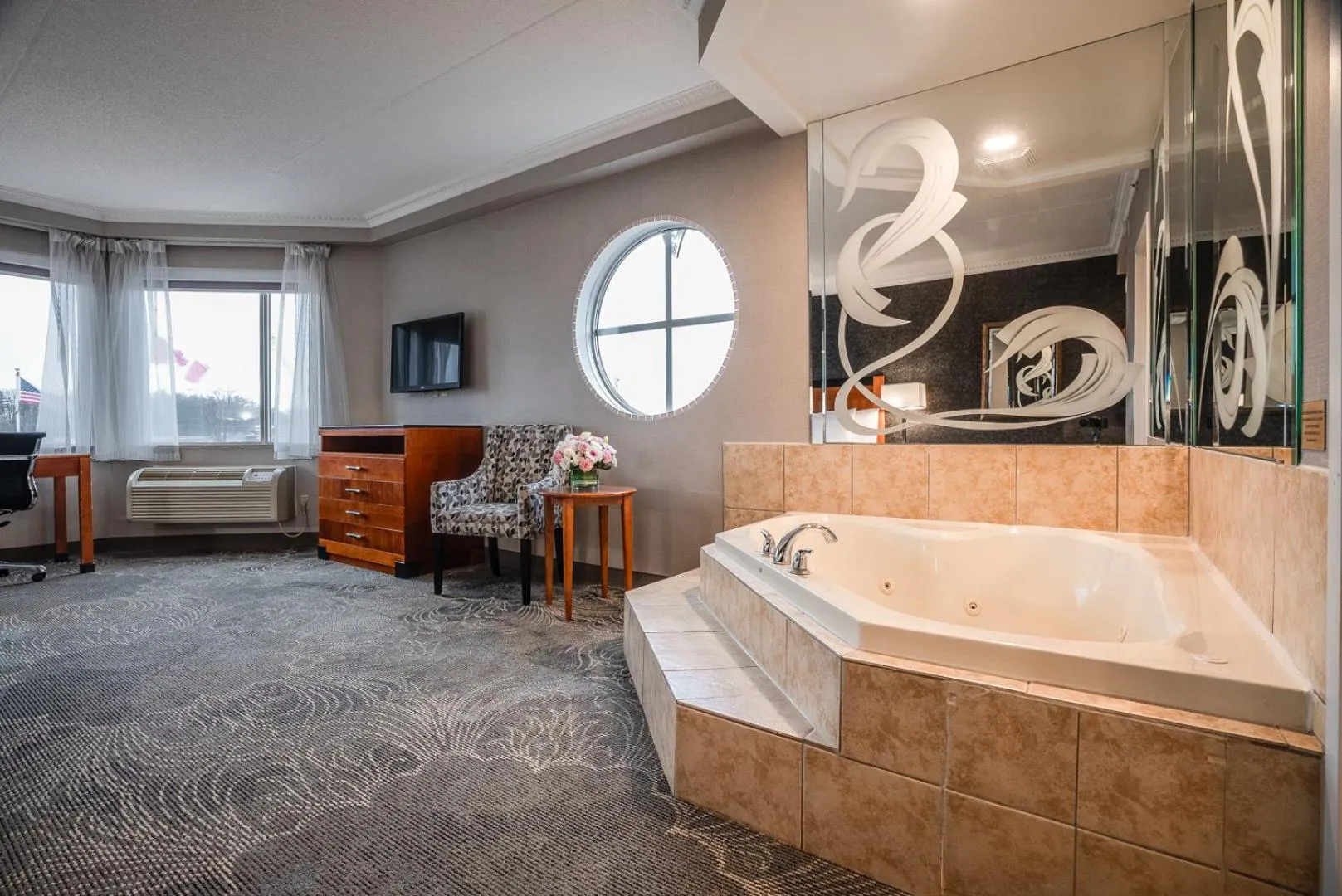 Bath in Monte Carlo Inn Barrie - Newly Renovated