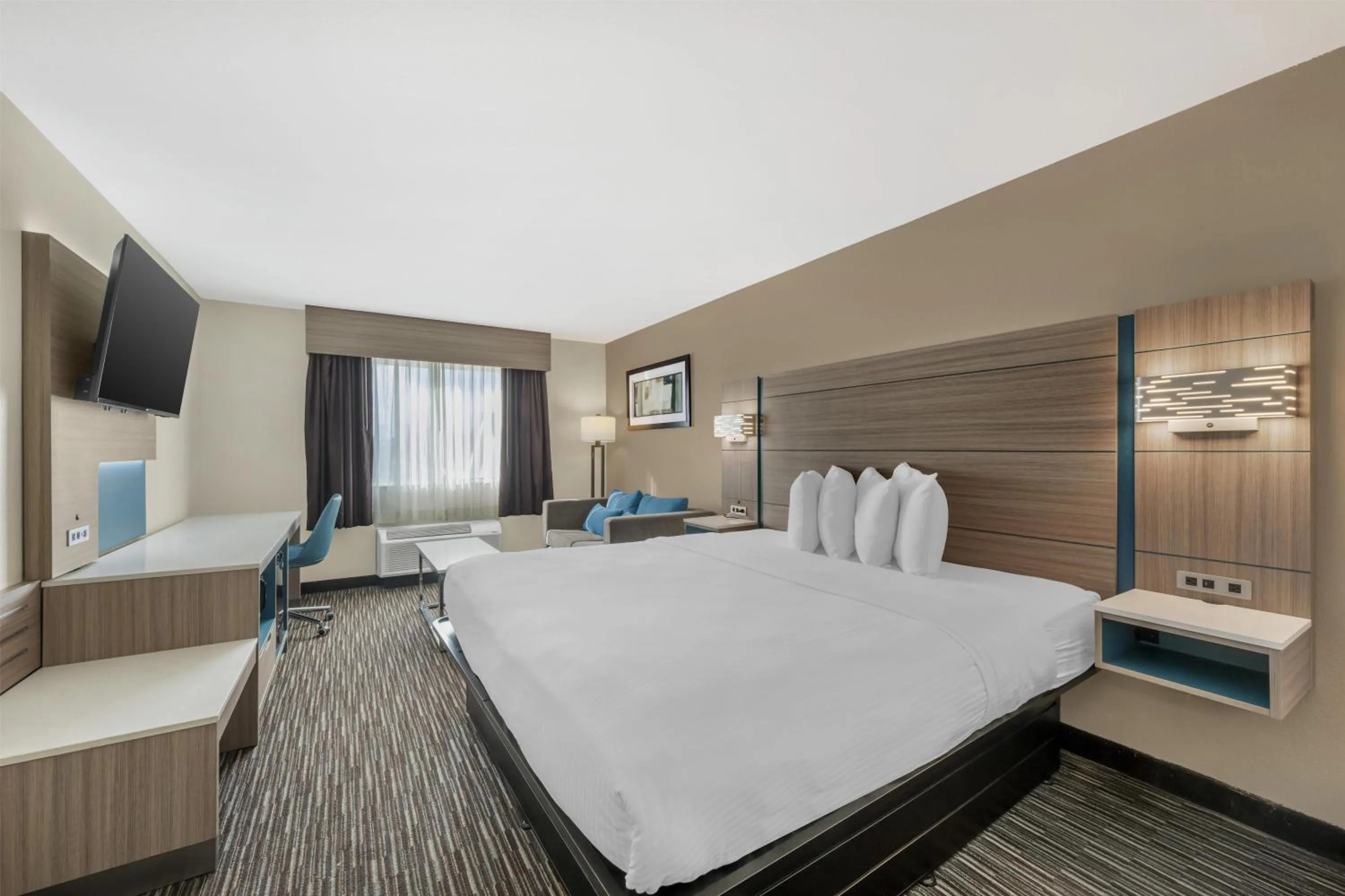 Bedroom, Bed in Best Western Port Columbus