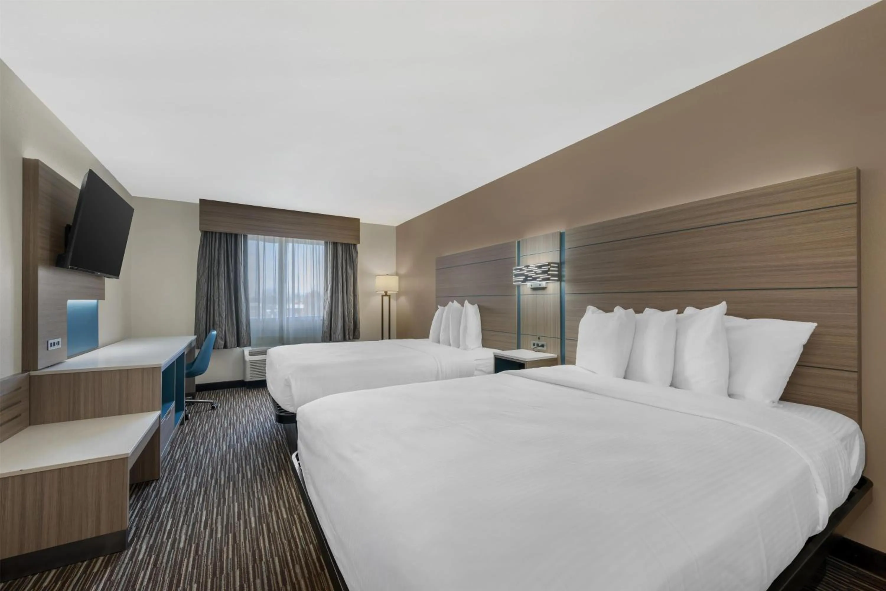 Bedroom, Bed in Best Western Port Columbus