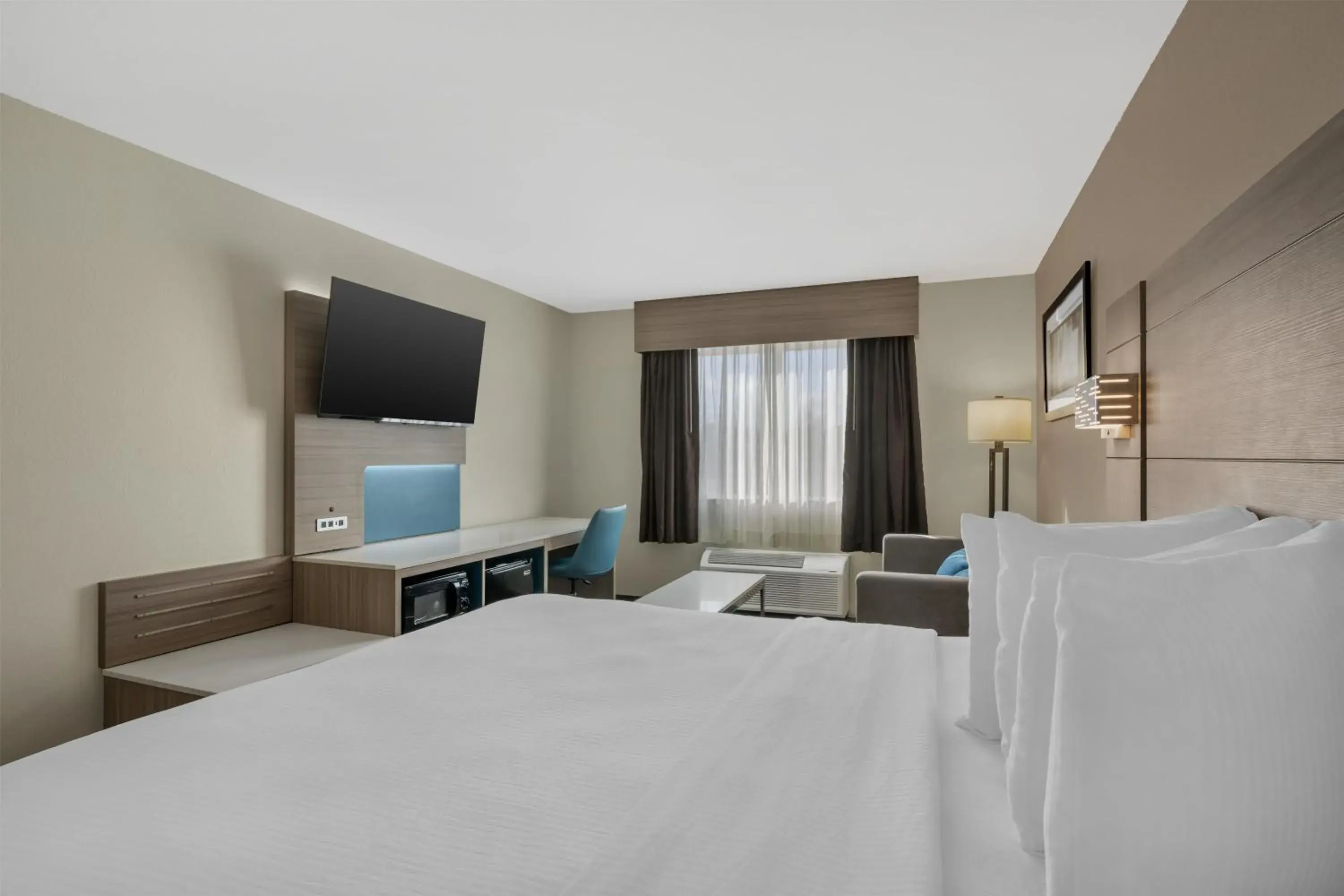 King Room with Sofa Bed - Non-Smoking in Best Western Port Columbus King Room with Sofa Bed - Non-Smoking in Best Western Port Columbus