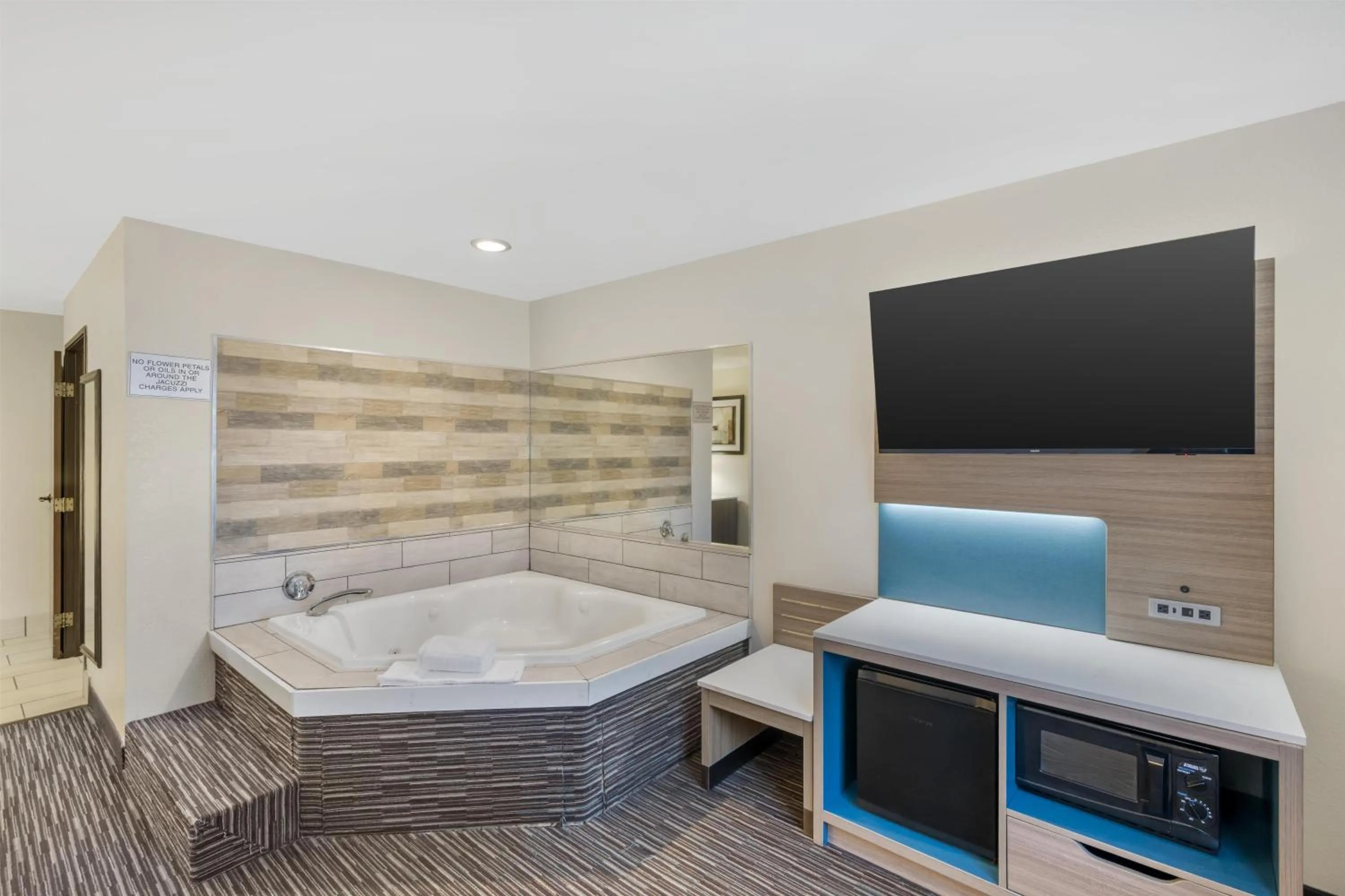 Bedroom in Best Western Port Columbus