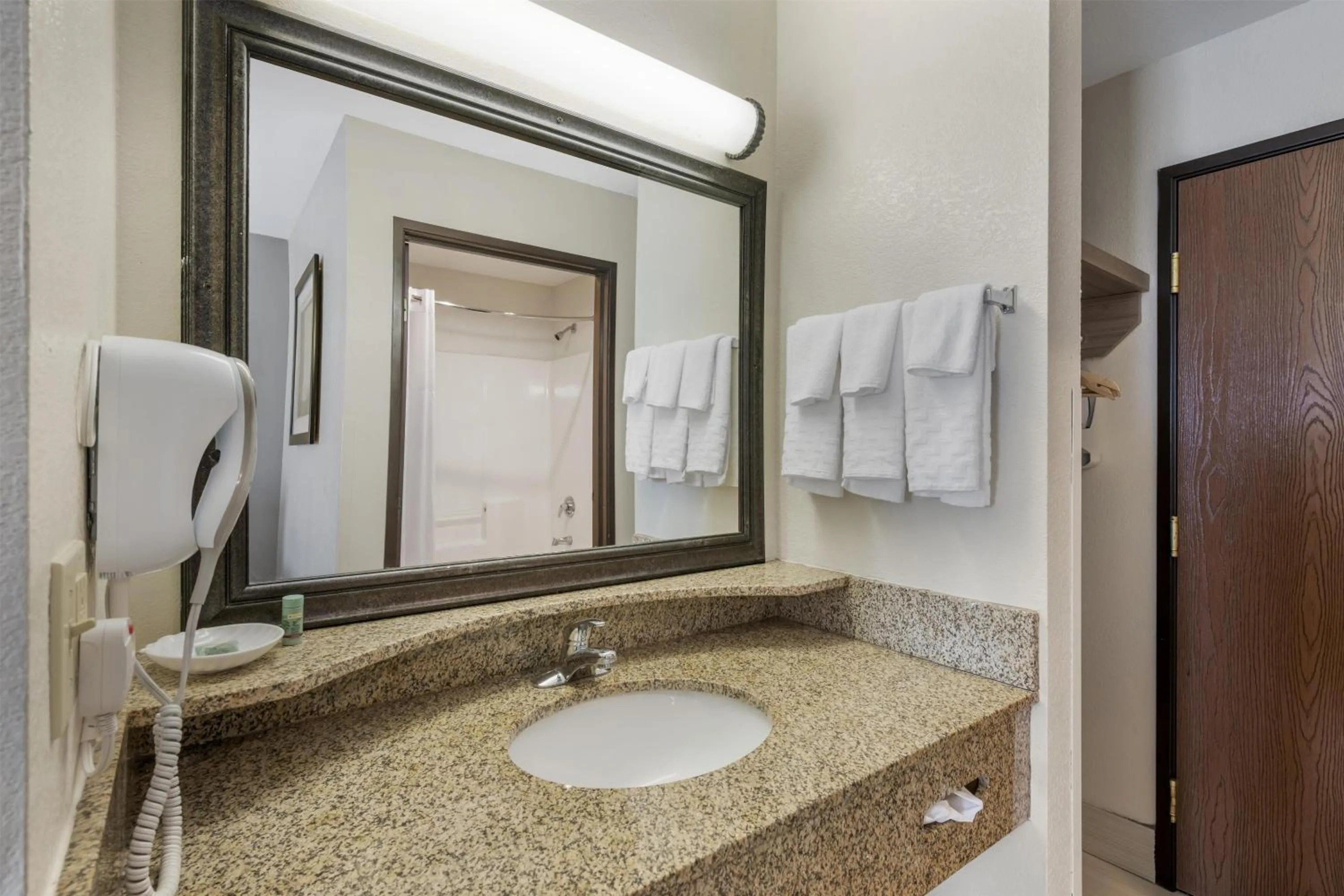 Bedroom in Best Western Port Columbus