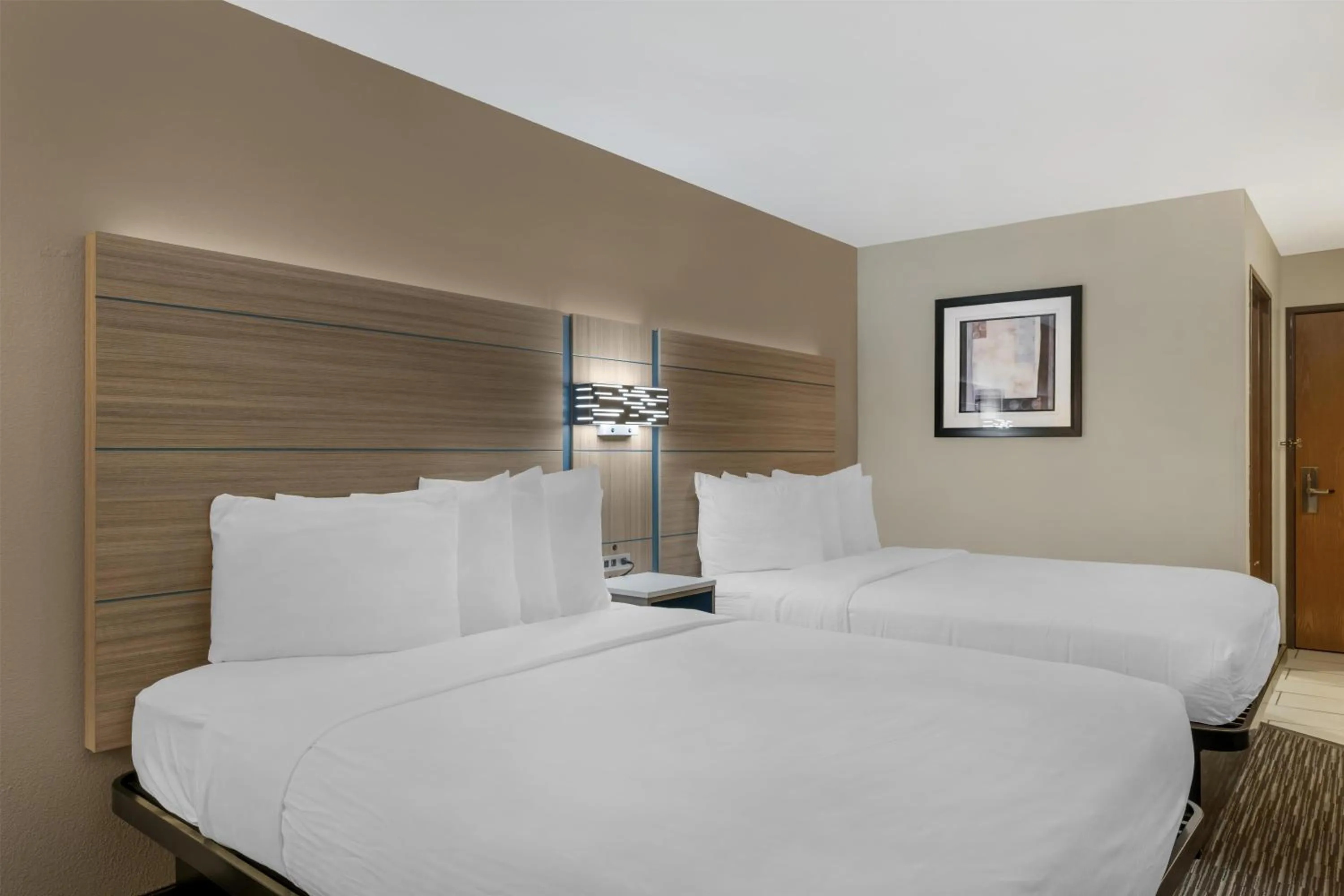 Bedroom, Bed in Best Western Port Columbus