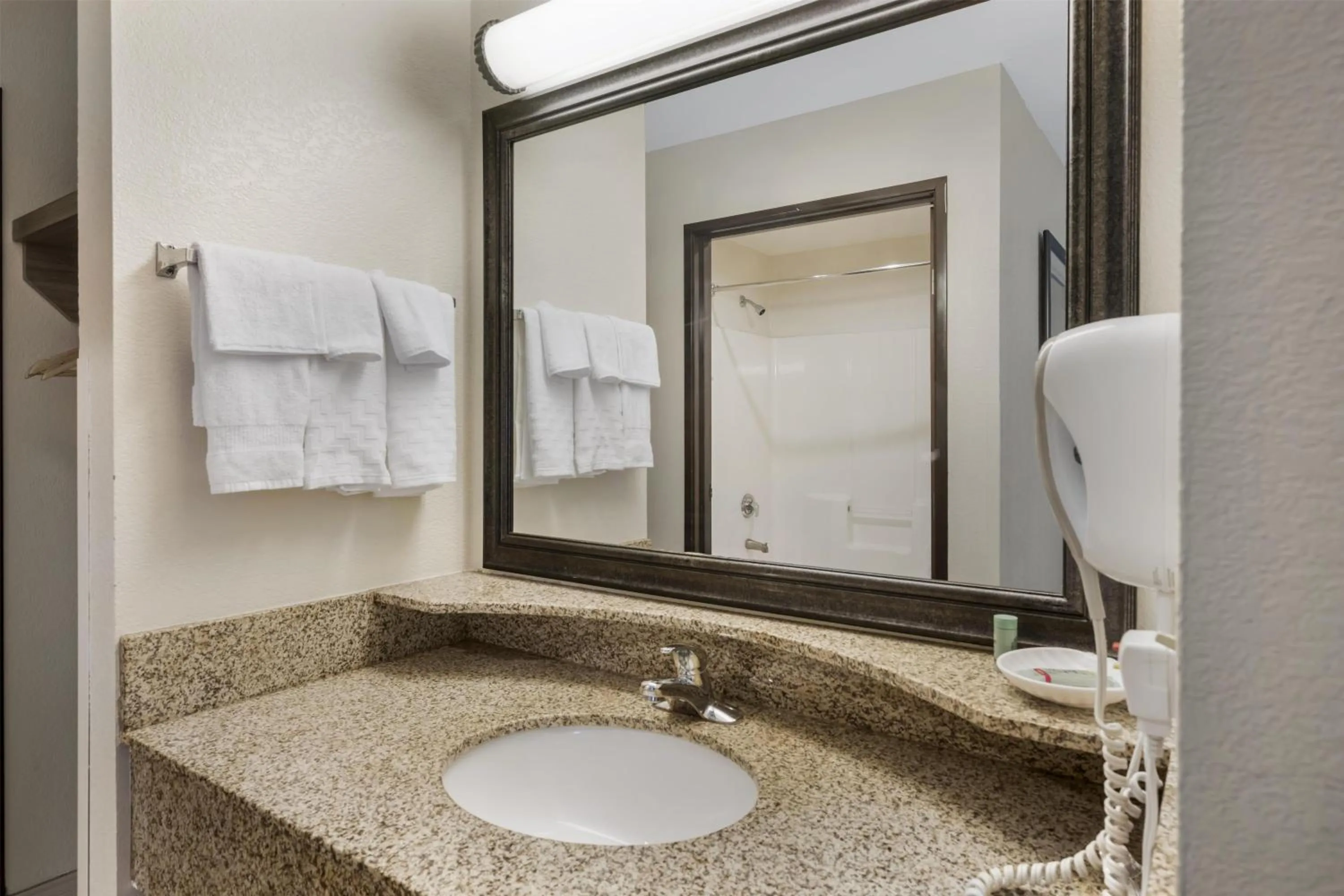 Bedroom in Best Western Port Columbus