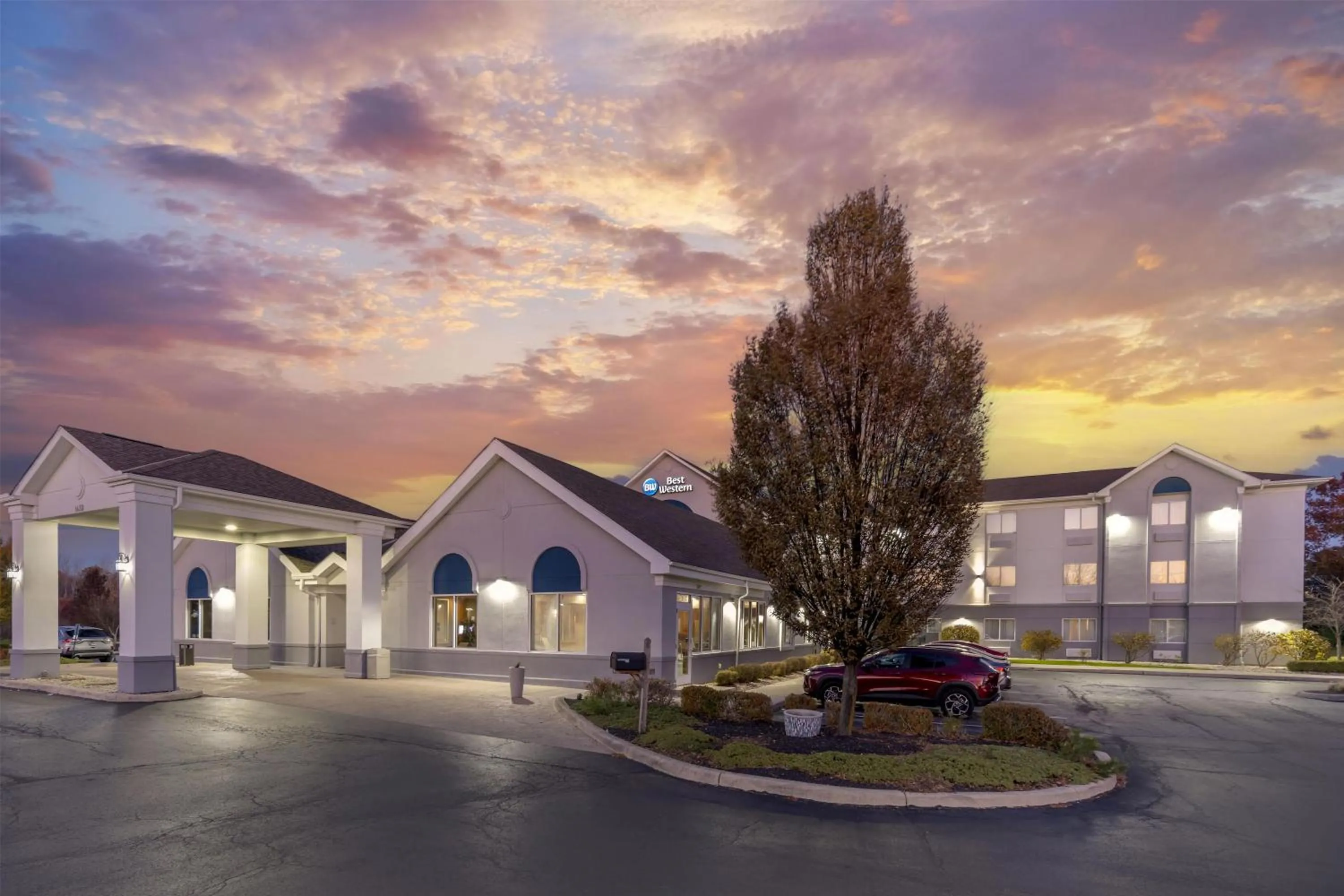 Property building in Best Western Port Columbus