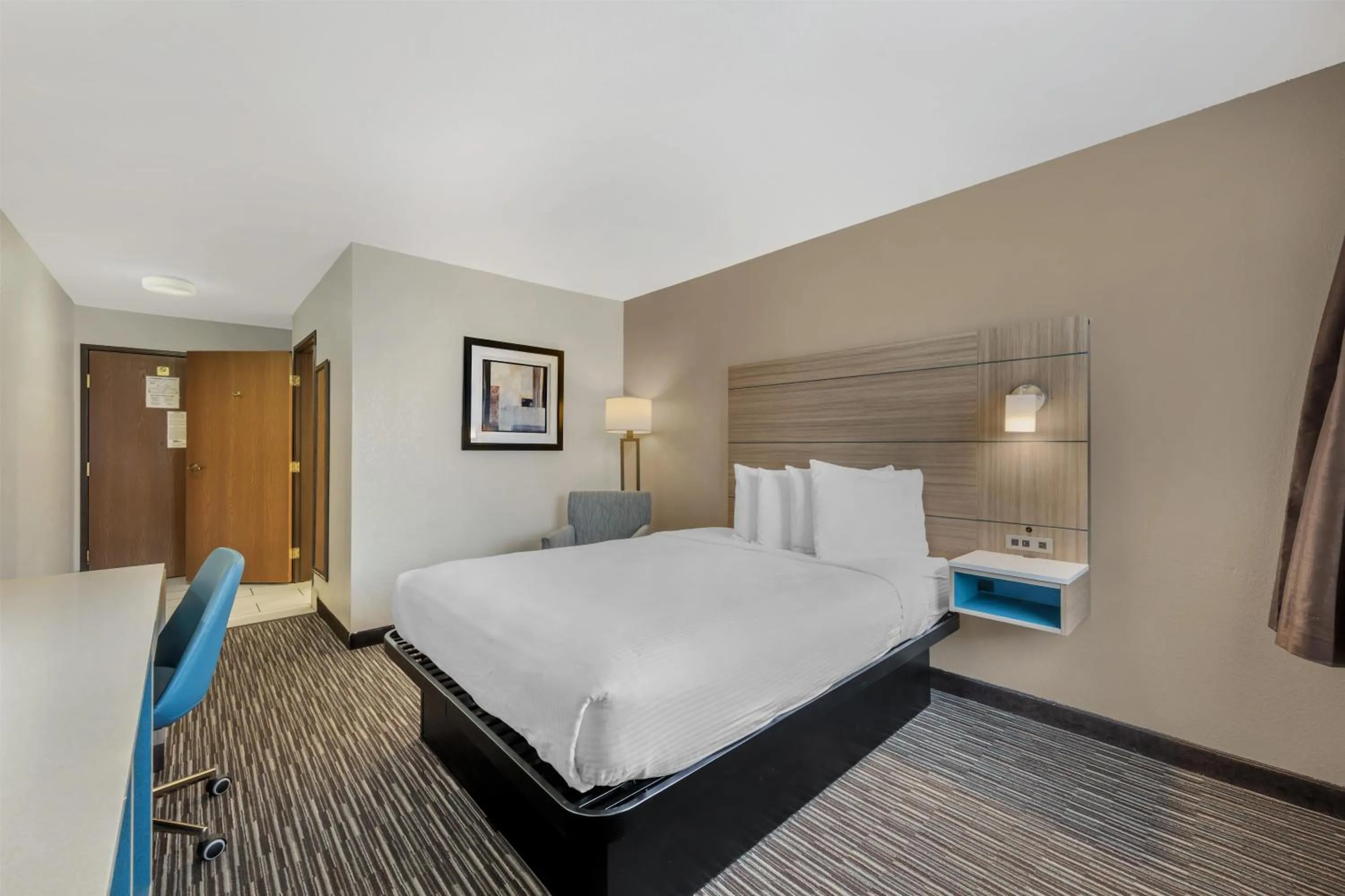 Bedroom, Bed in Best Western Port Columbus