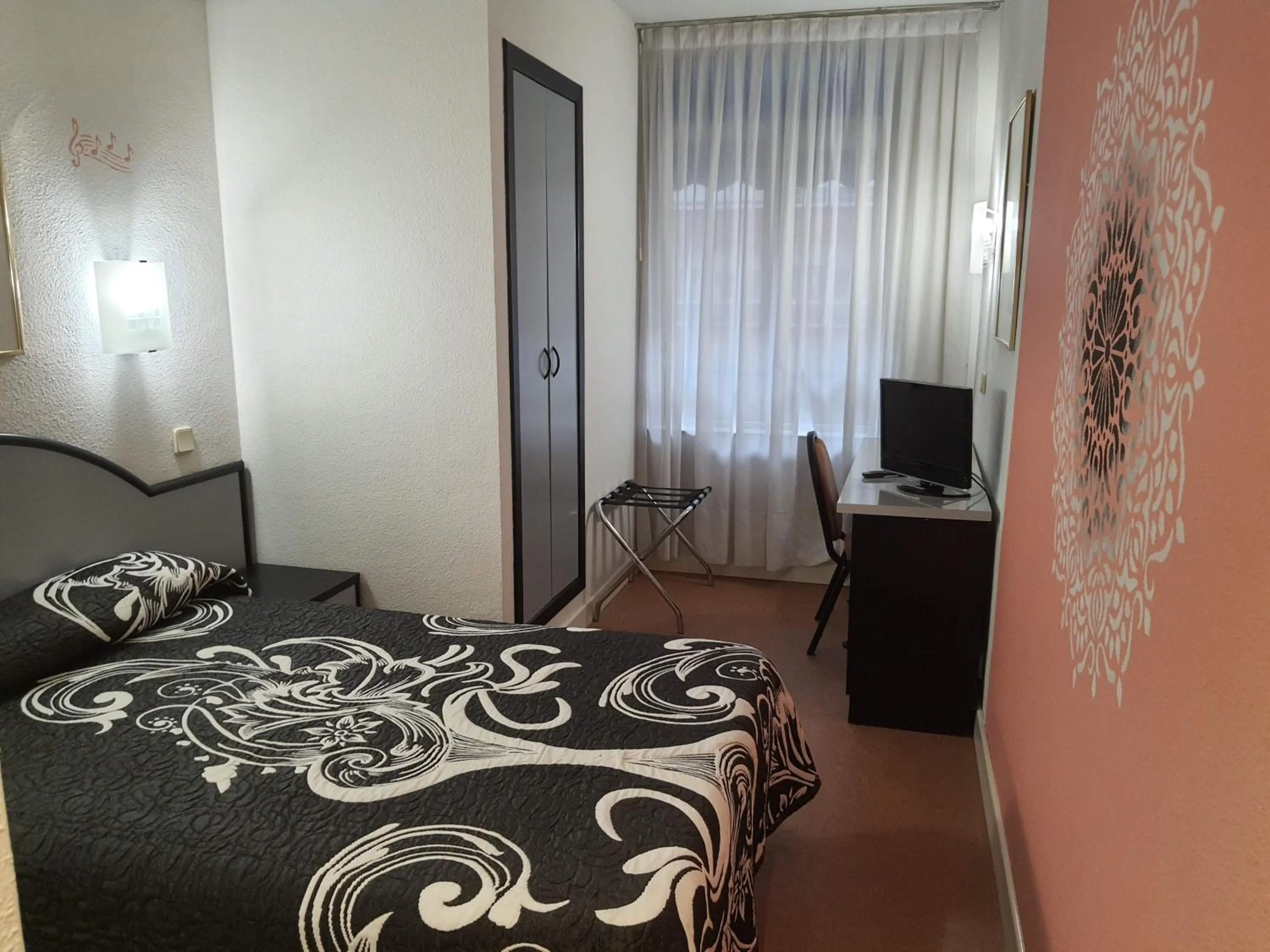 Bedroom, Bed in Hotel Arha Santander