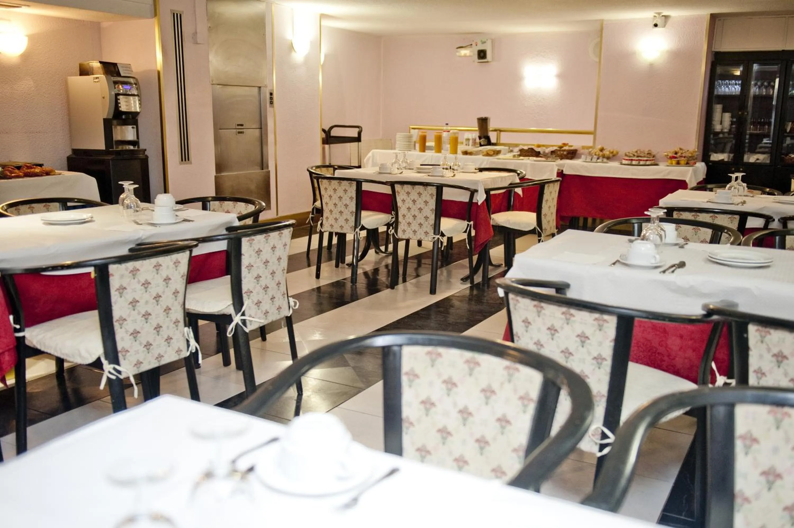 Restaurant/places to eat in Hotel Arha Santander