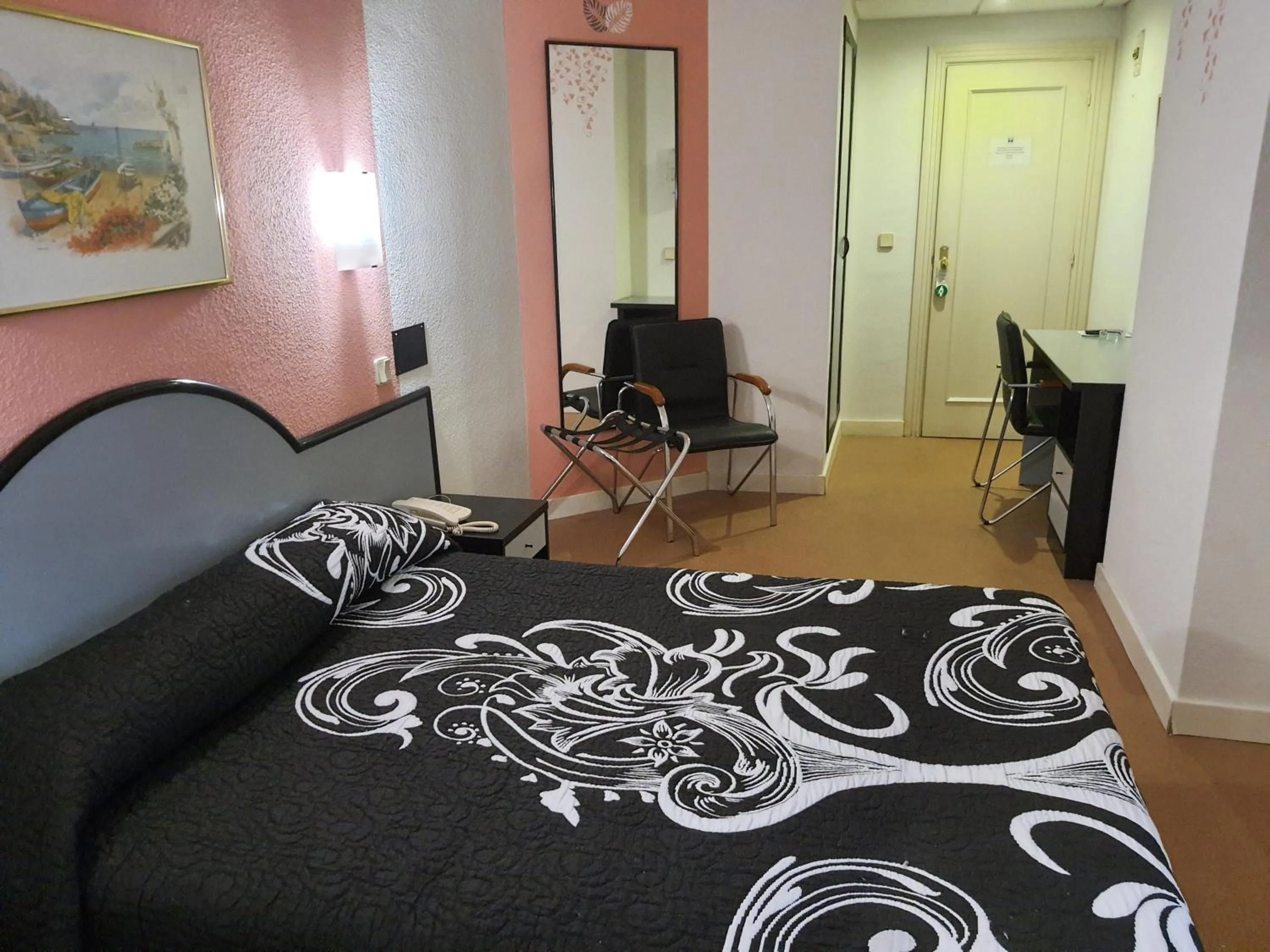 Bedroom, Bed in Hotel Arha Santander