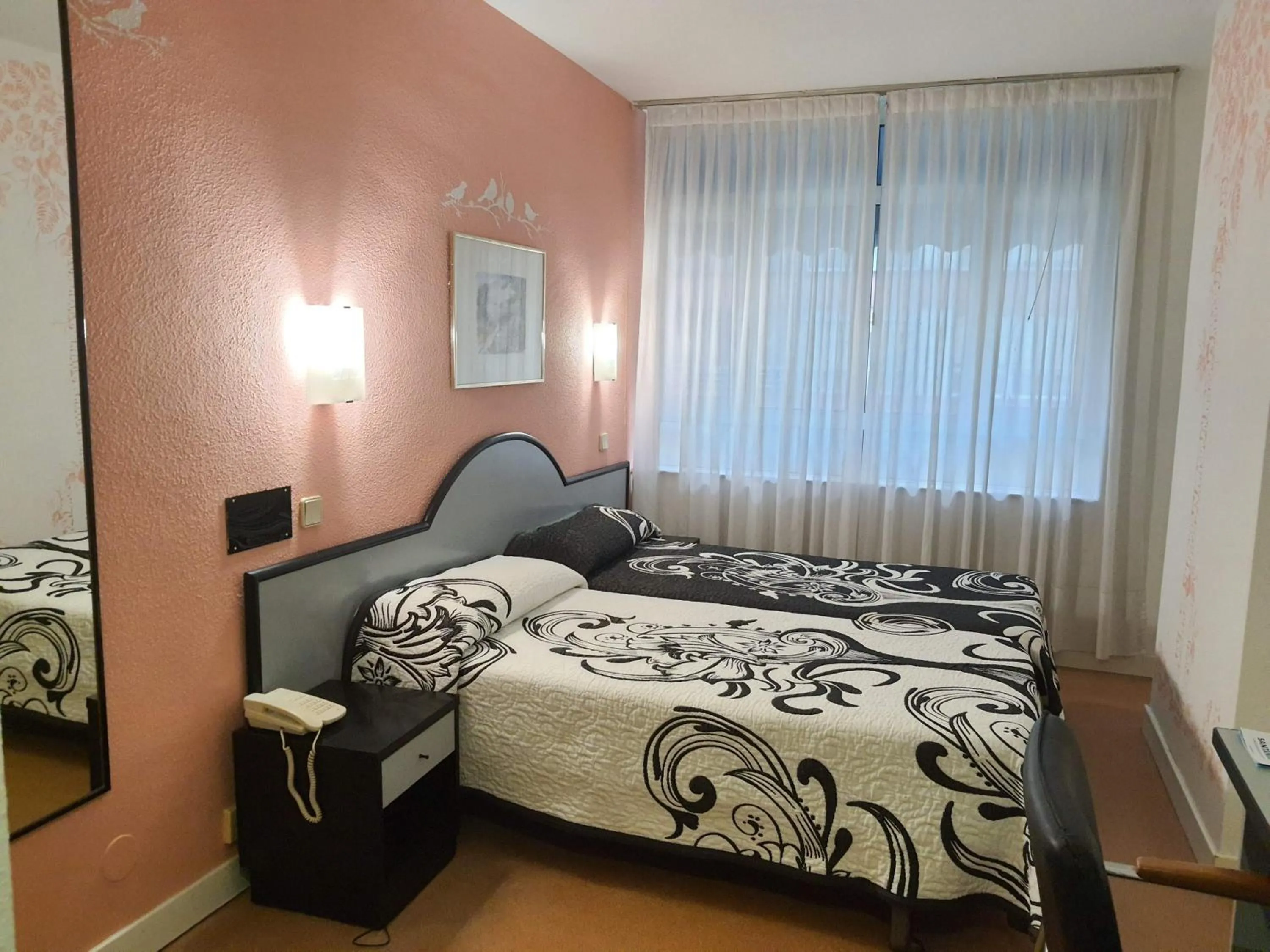 Bedroom, Bed in Hotel Arha Santander