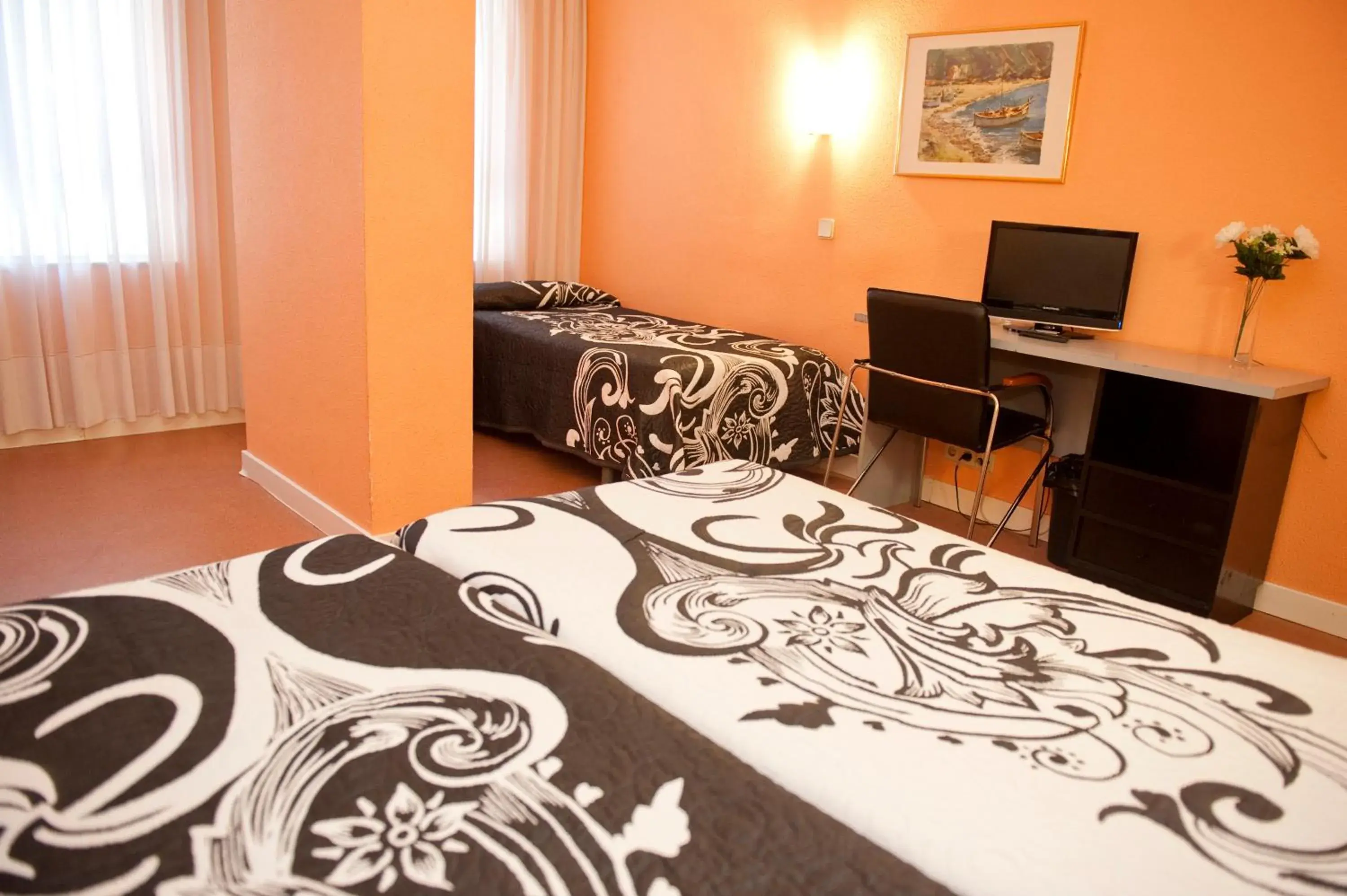 Triple Room in Hotel Arha Santander Triple Room in Hotel Arha Santander