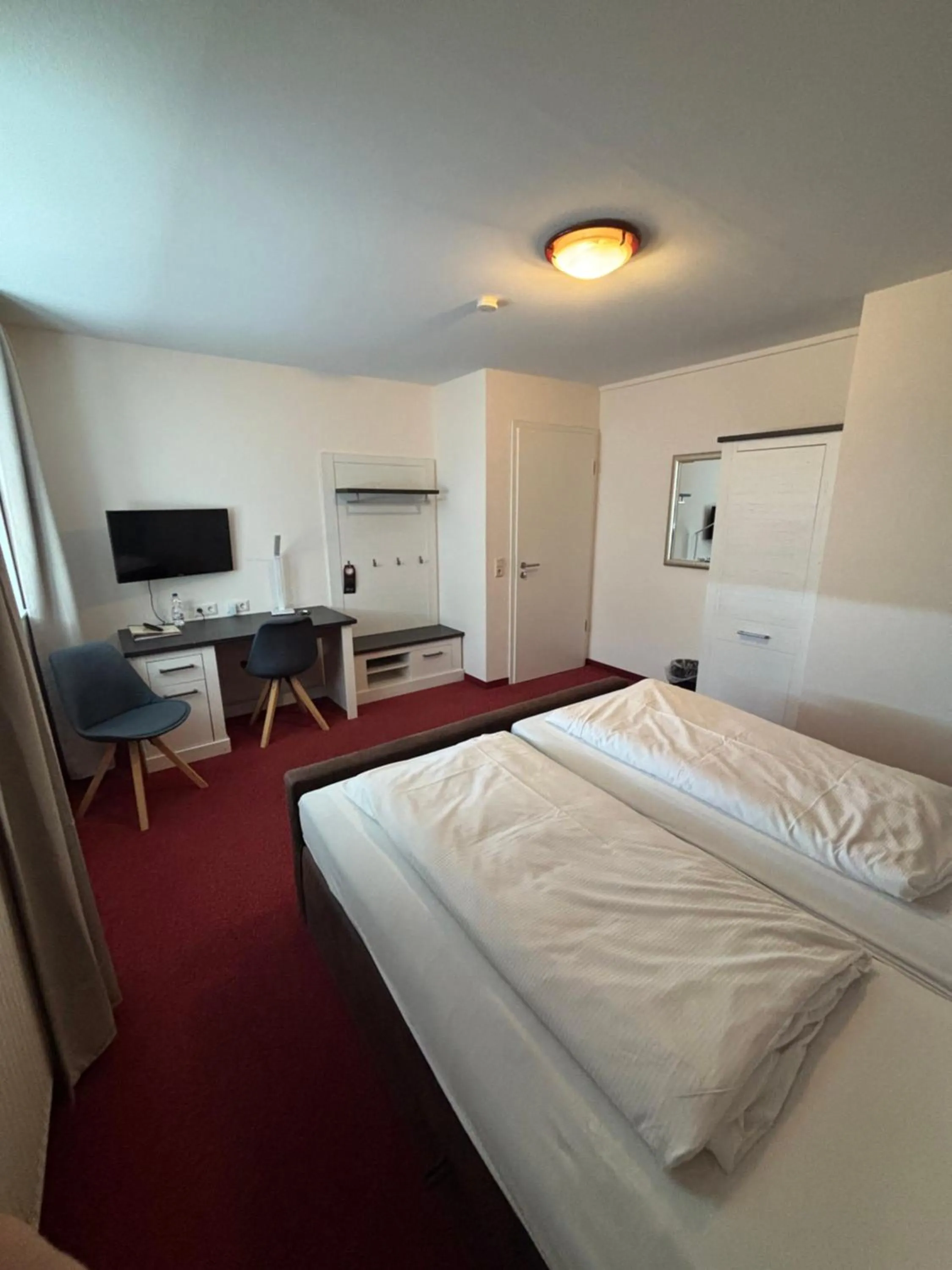 Bed in Hotel Restaurant Itzumer Paß