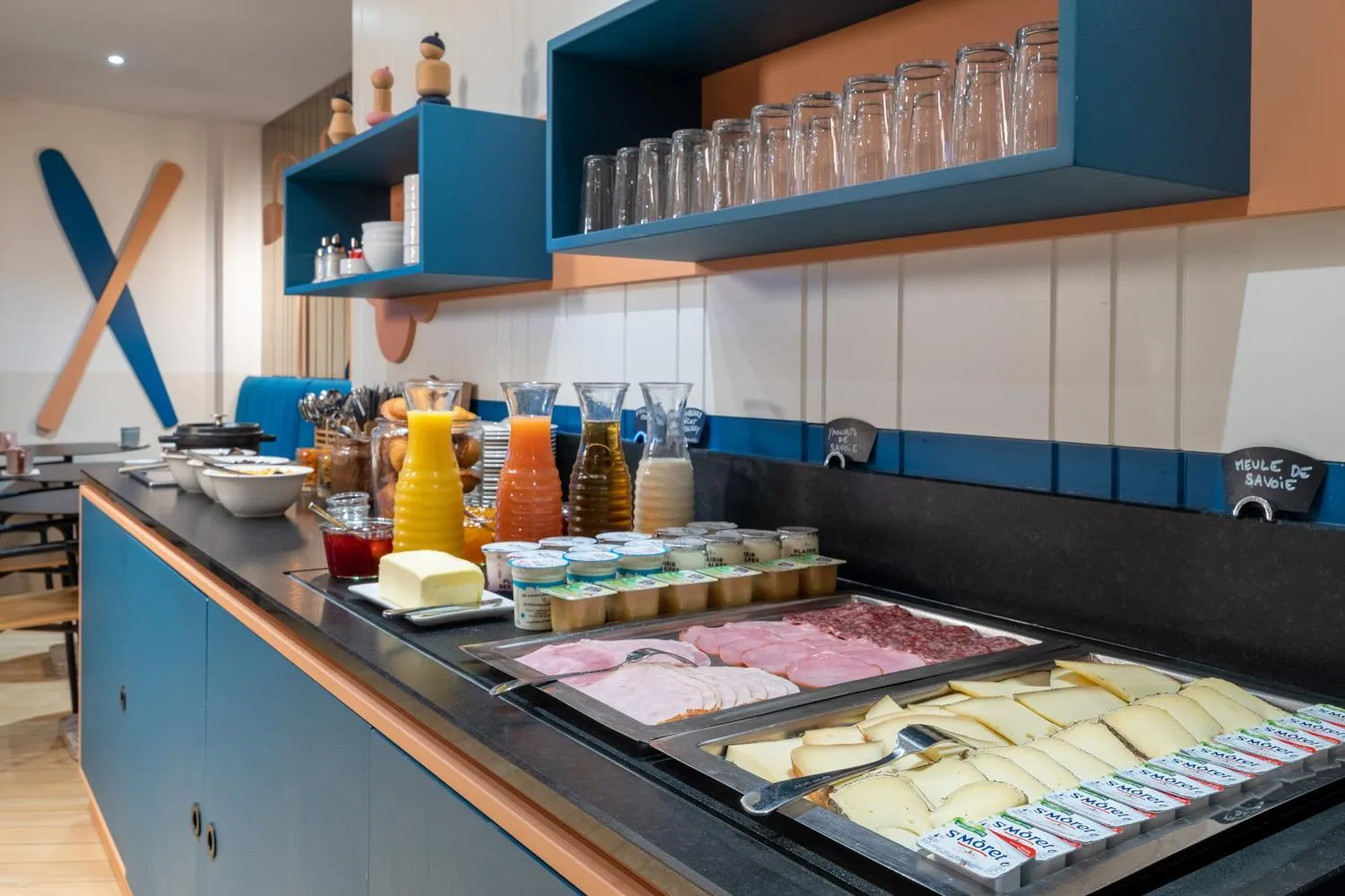 Buffet breakfast in Hôtel du Palais de l'Isle