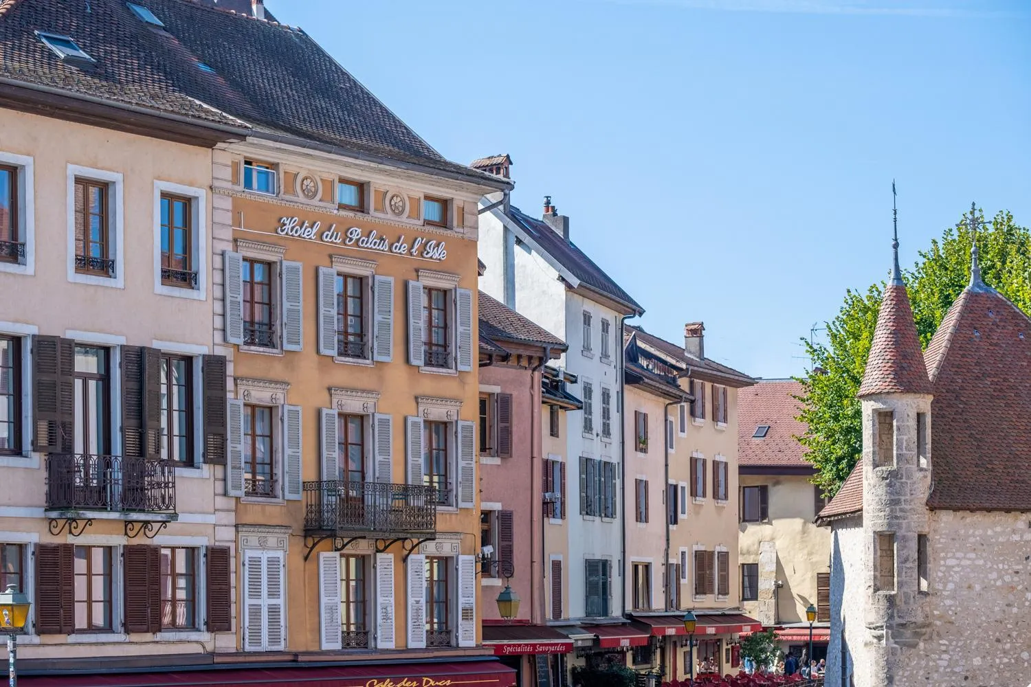 Facade/entrance in Hôtel du Palais de l'Isle