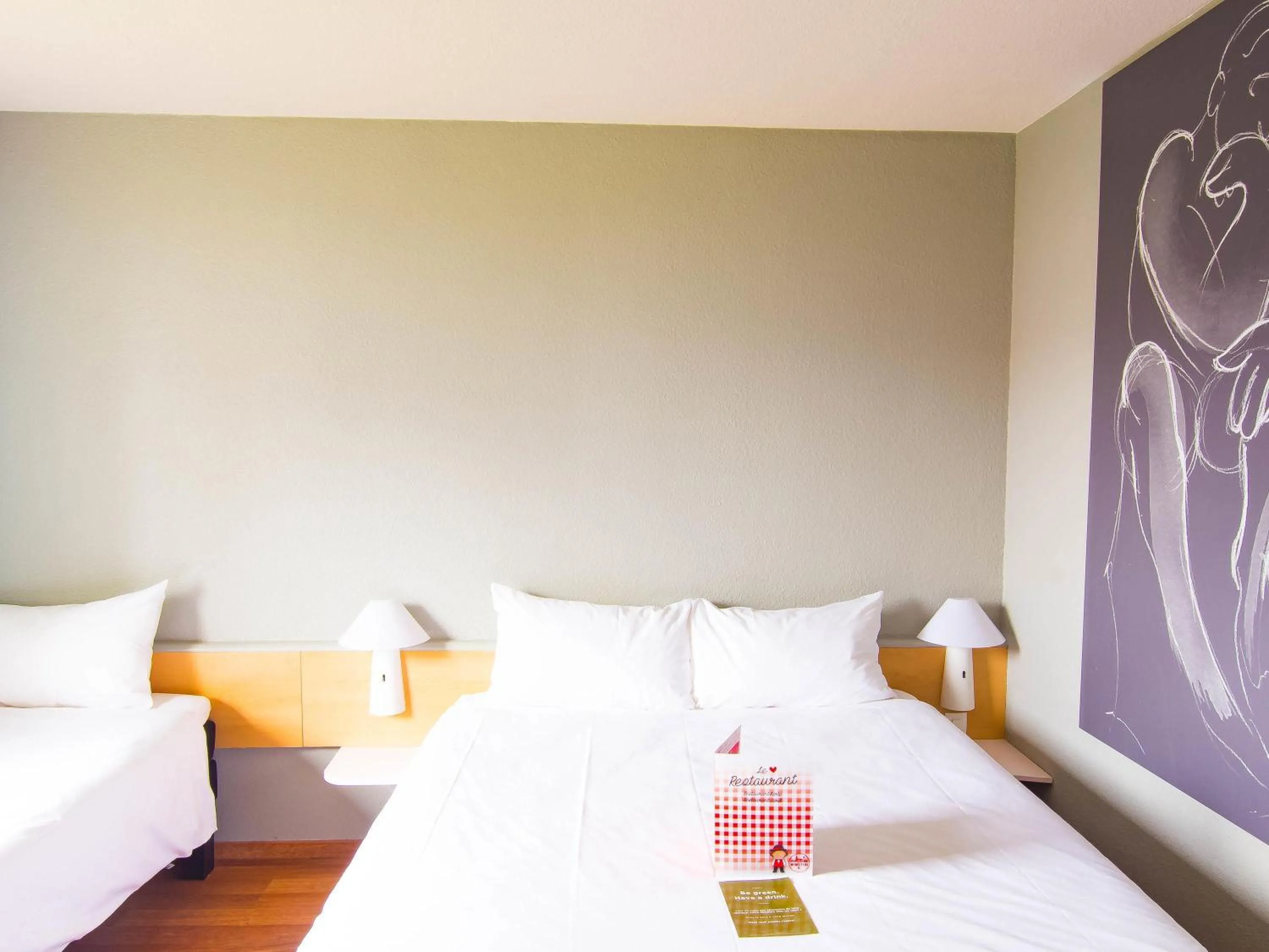 Bedroom, Bed in ibis Colmar Est - Hotel Restaurant en Alsace