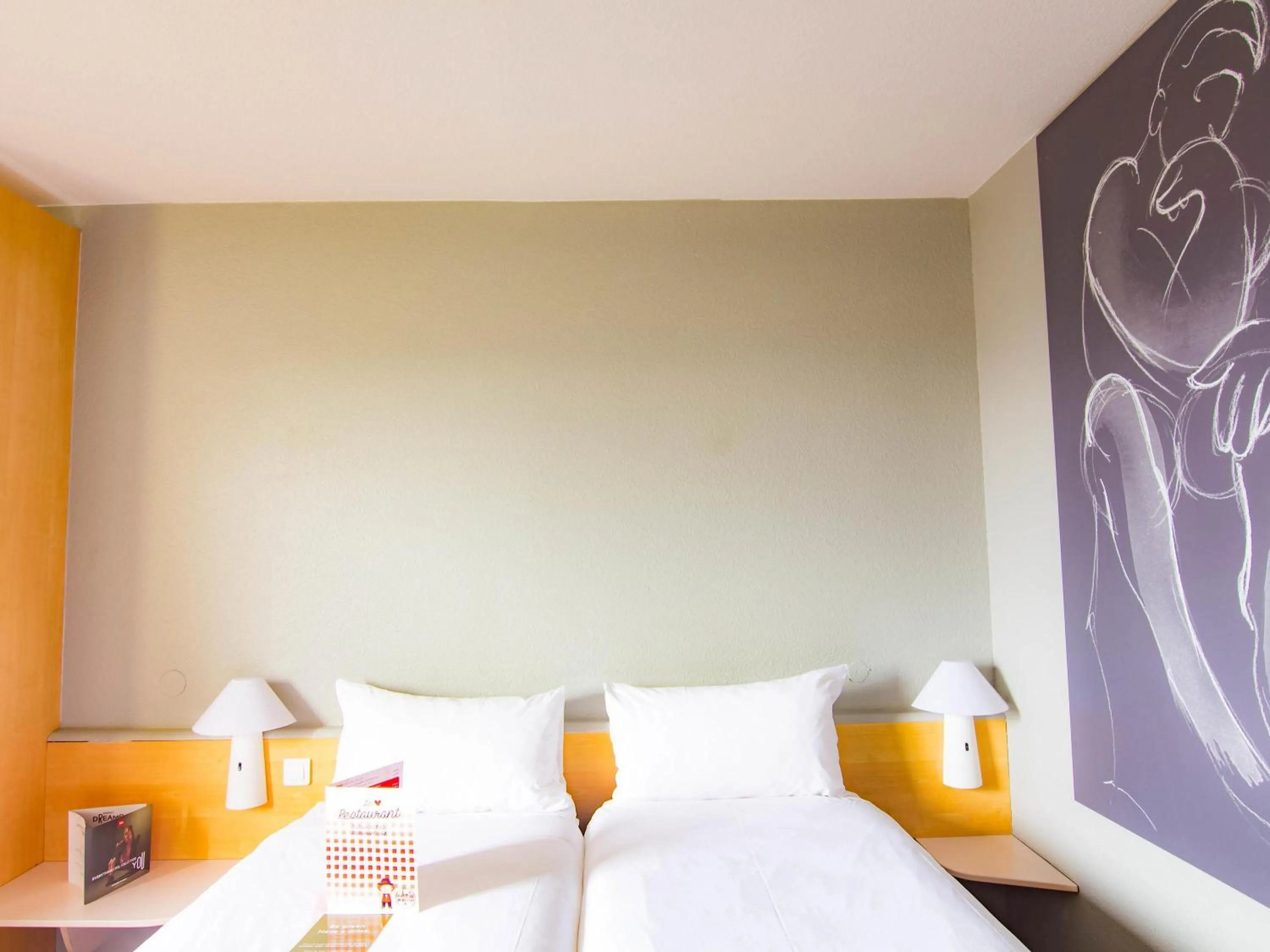 Bedroom, Bed in ibis Colmar Est - Hotel Restaurant en Alsace