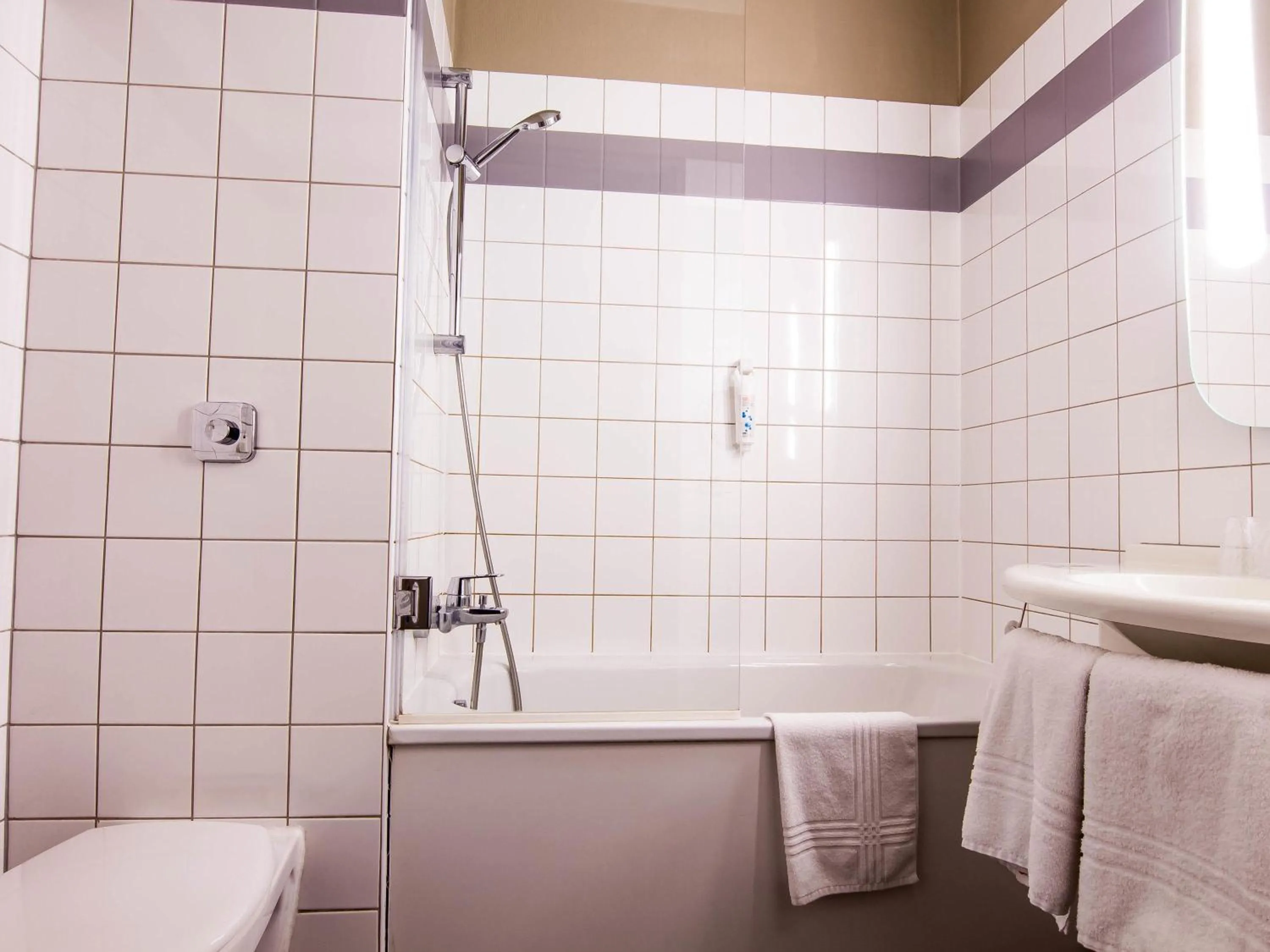 Bedroom in ibis Colmar Est - Hotel Restaurant en Alsace