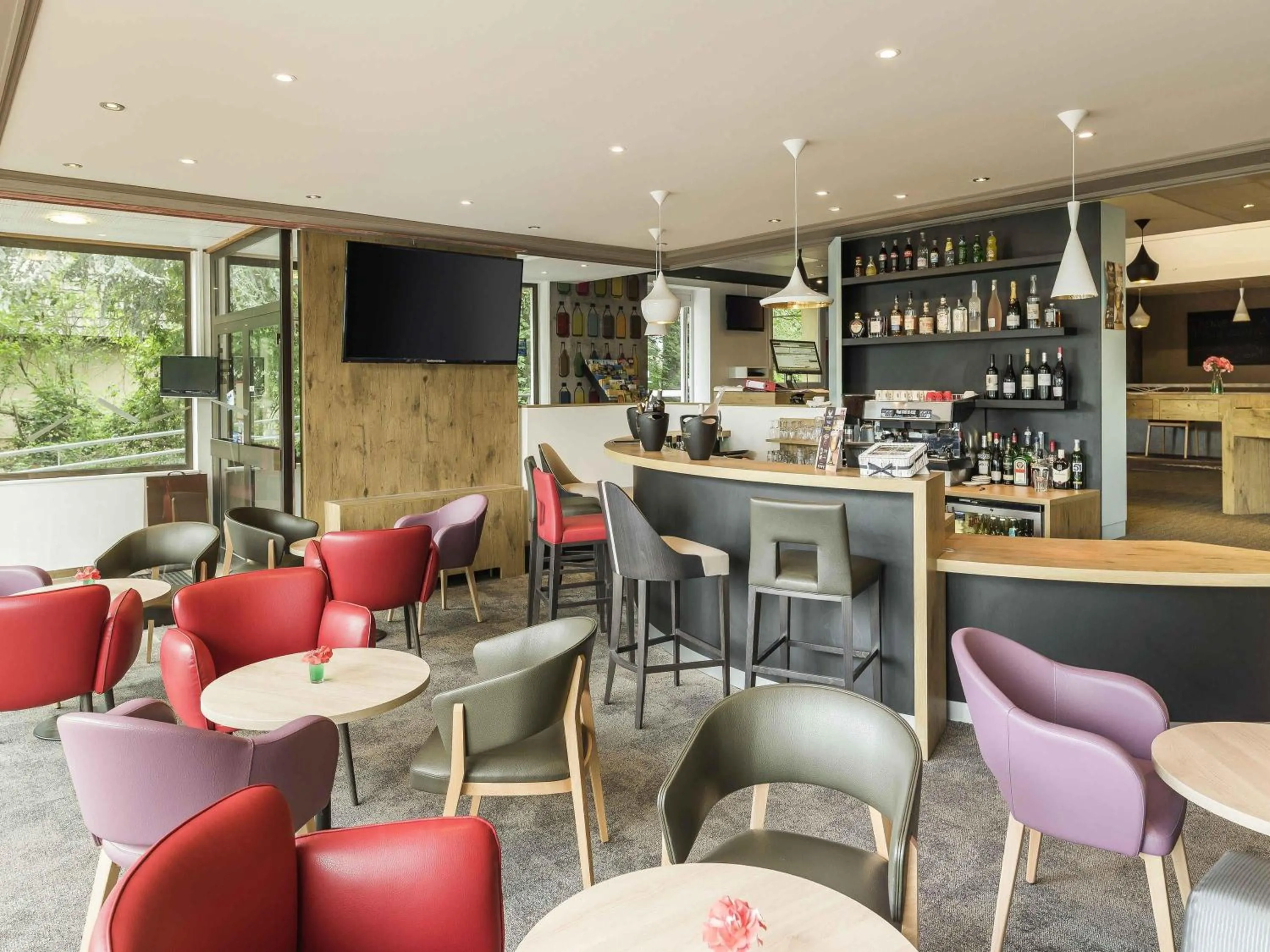Lounge or bar in ibis Colmar Est - Hotel Restaurant en Alsace