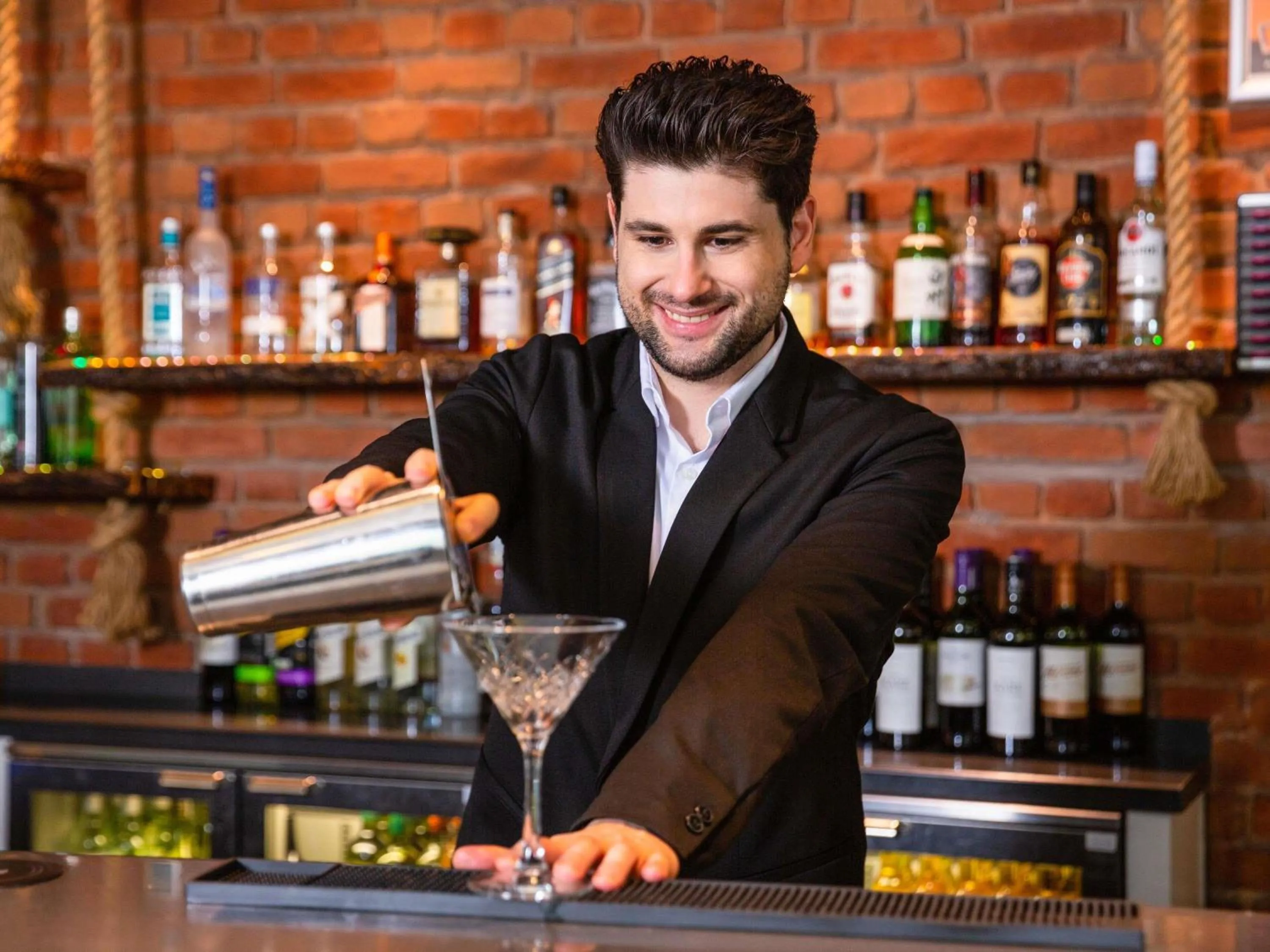 Lounge or bar in ibis Colmar Est - Hotel Restaurant en Alsace