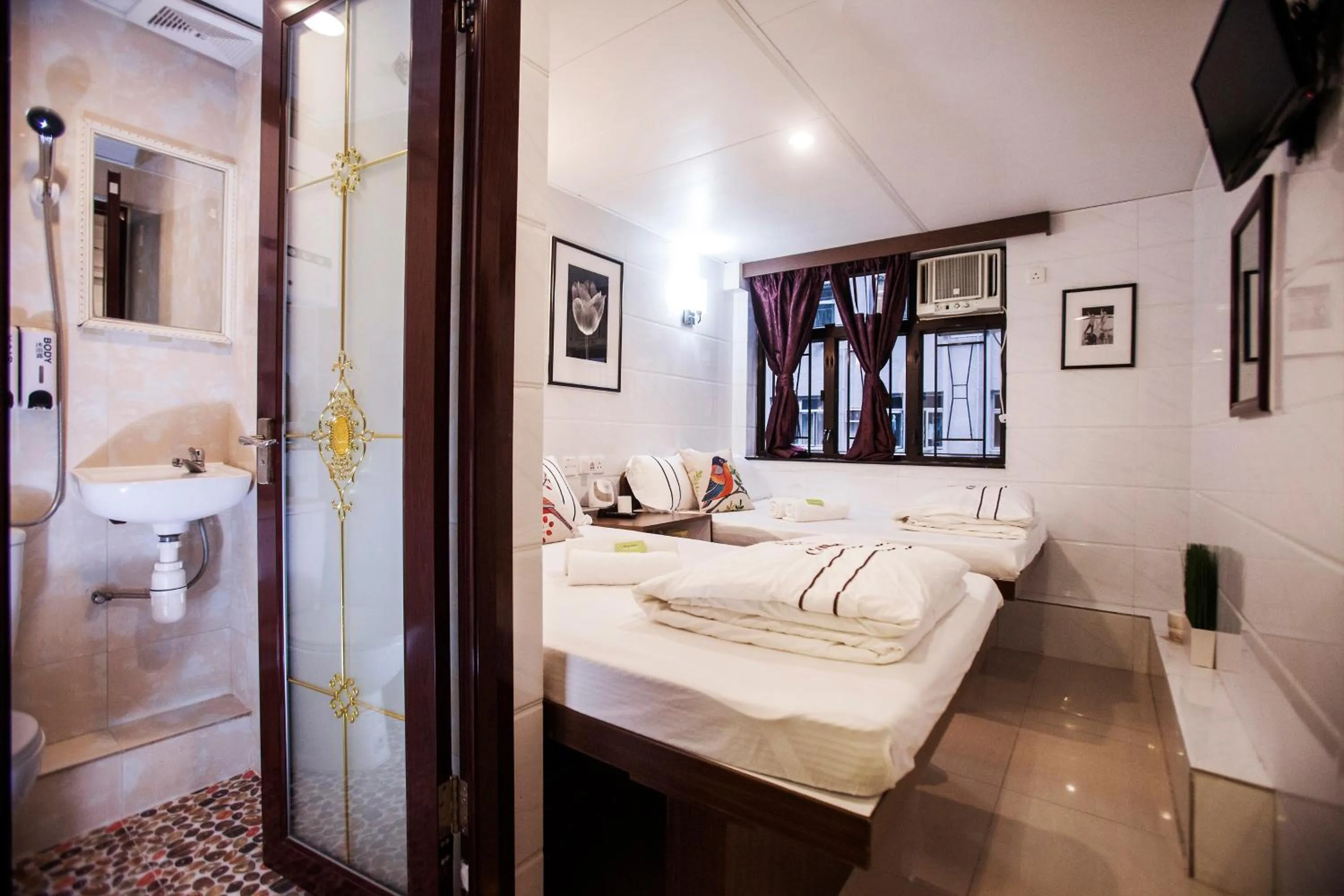 Photo of the whole room in Sun Guest House