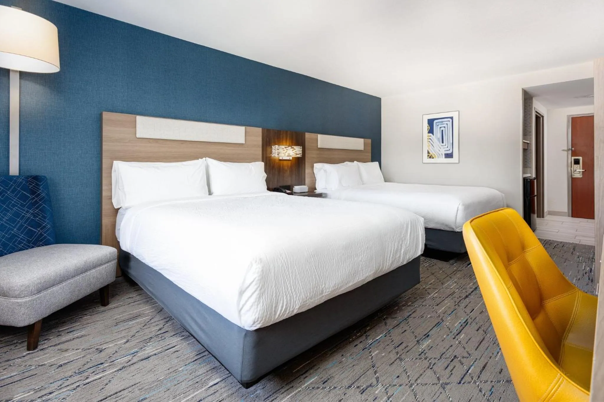 Photo of the whole room, Bed in Holiday Inn Express & Suites Williamsburg by IHG
