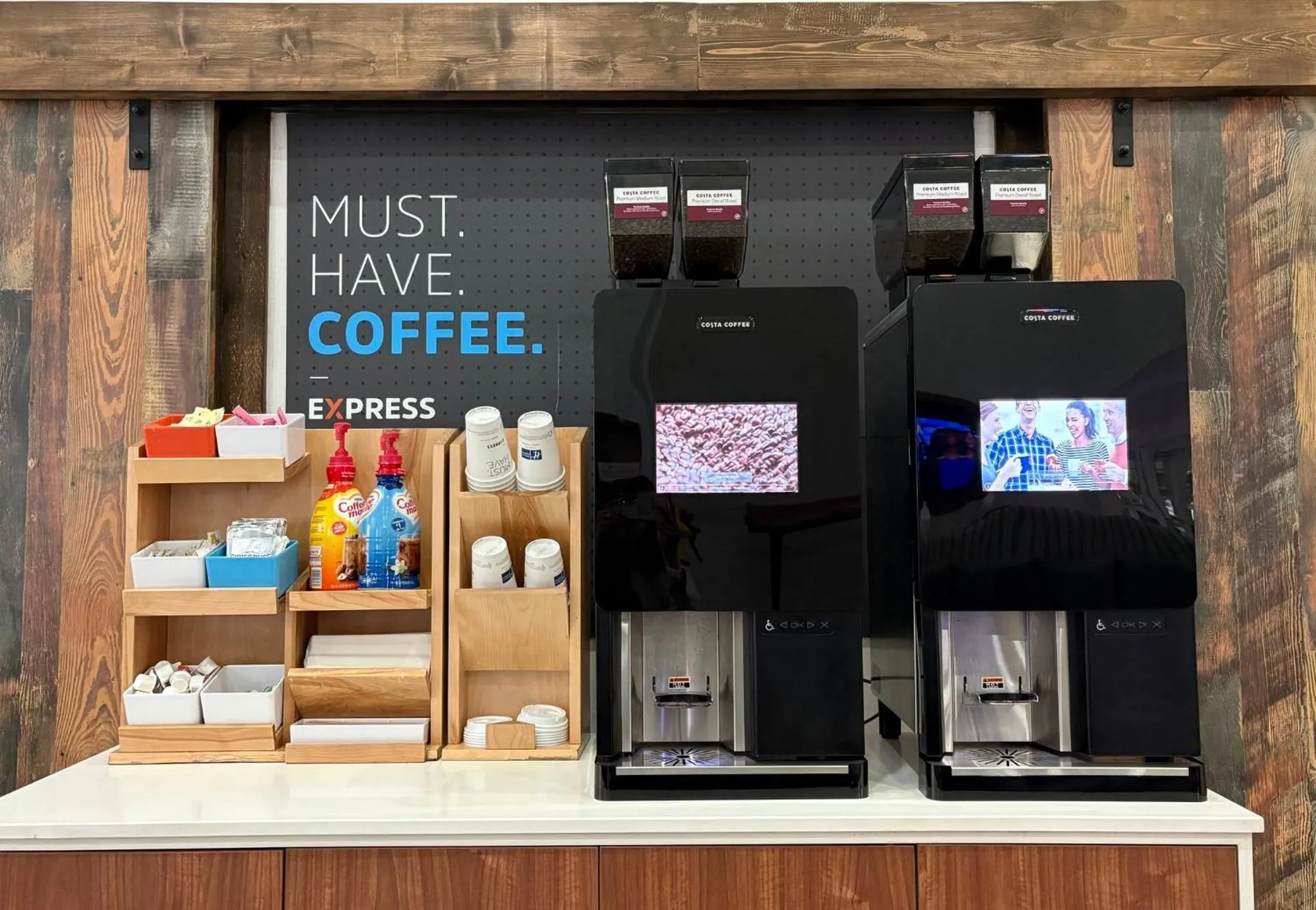 Coffee/tea facilities in Holiday Inn Express & Suites Williamsburg by IHG