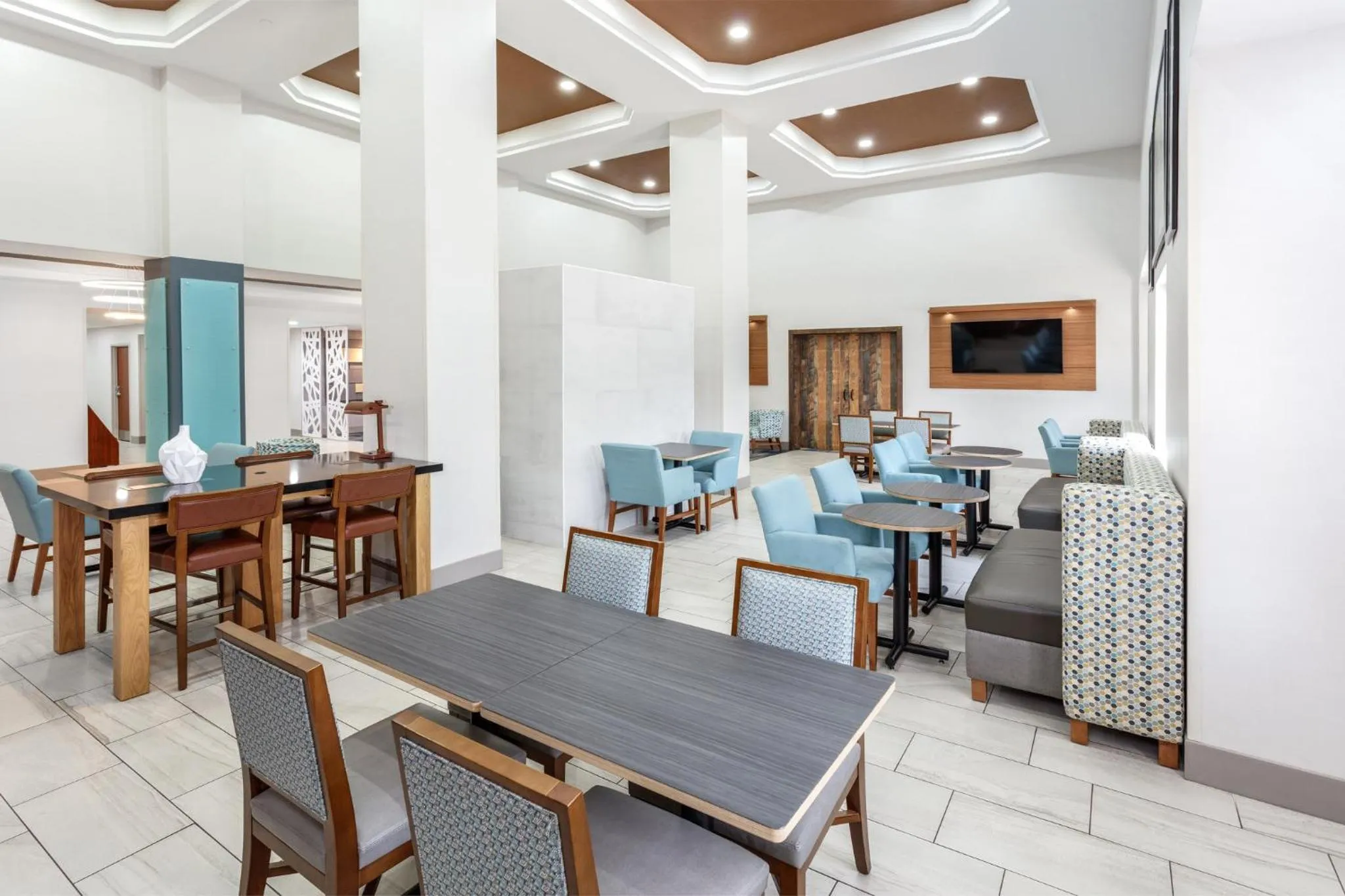 Breakfast in Holiday Inn Express & Suites Williamsburg by IHG