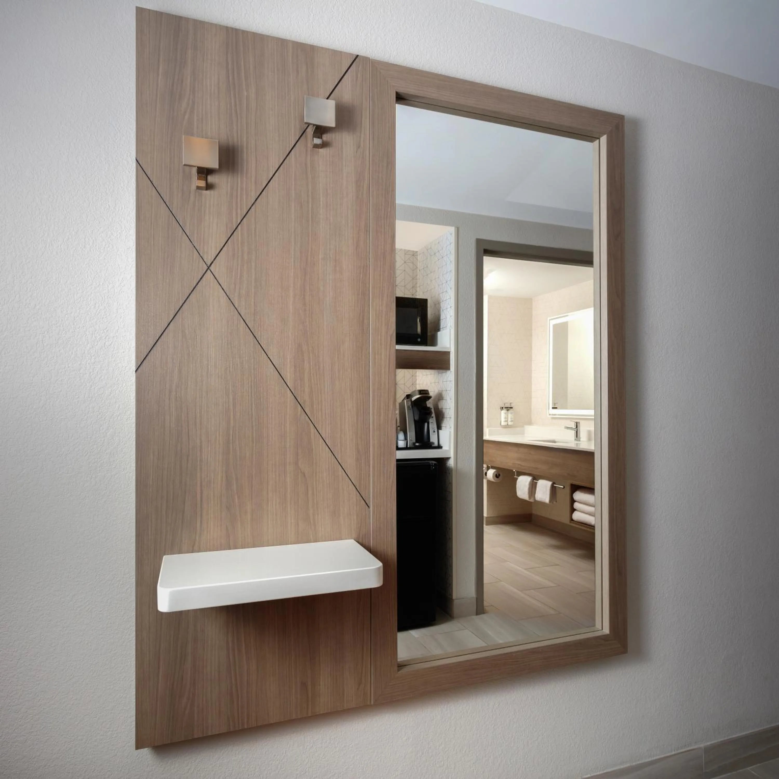 Coffee/tea facilities in Holiday Inn Express & Suites Williamsburg by IHG