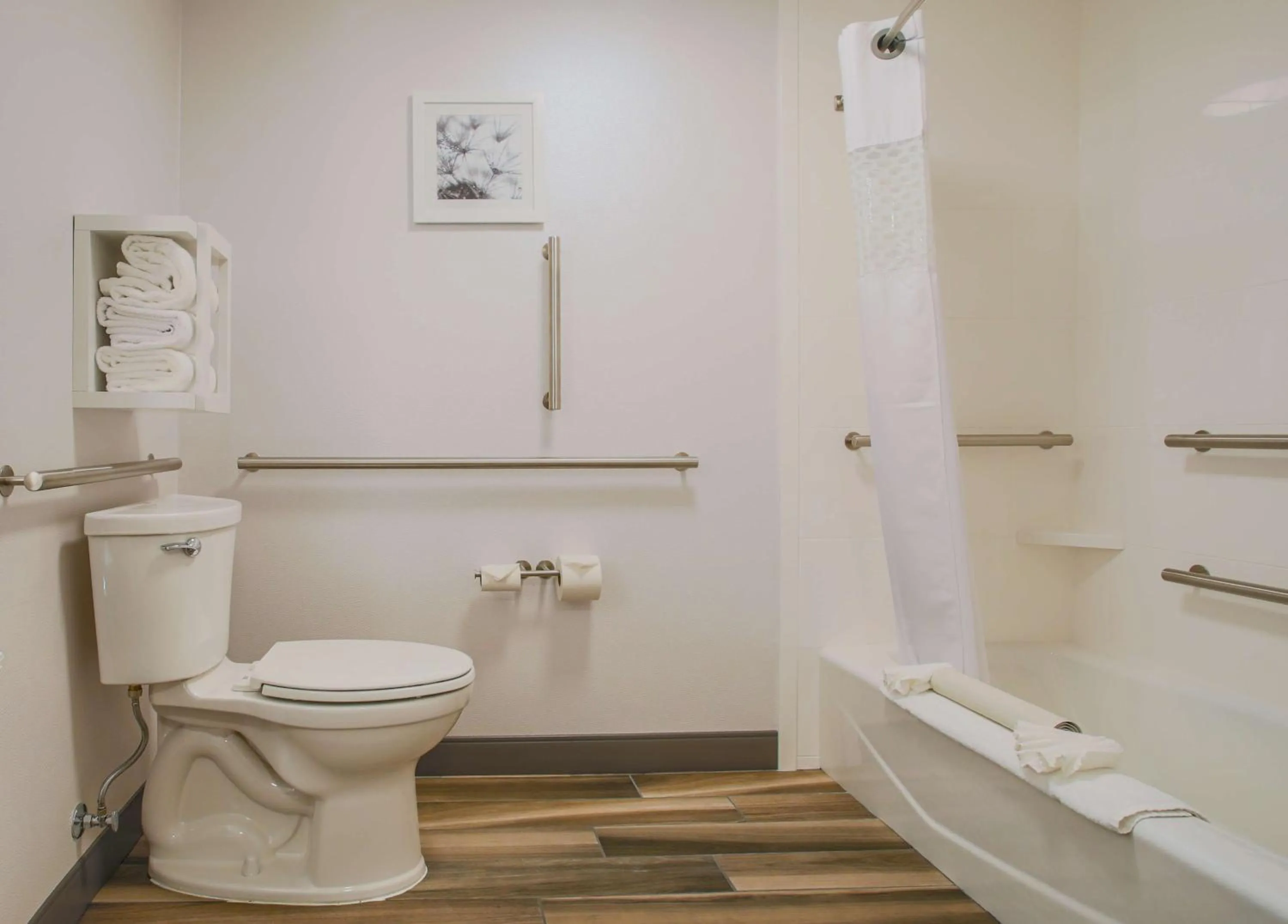 Bathroom in Hampton Inn Prescott