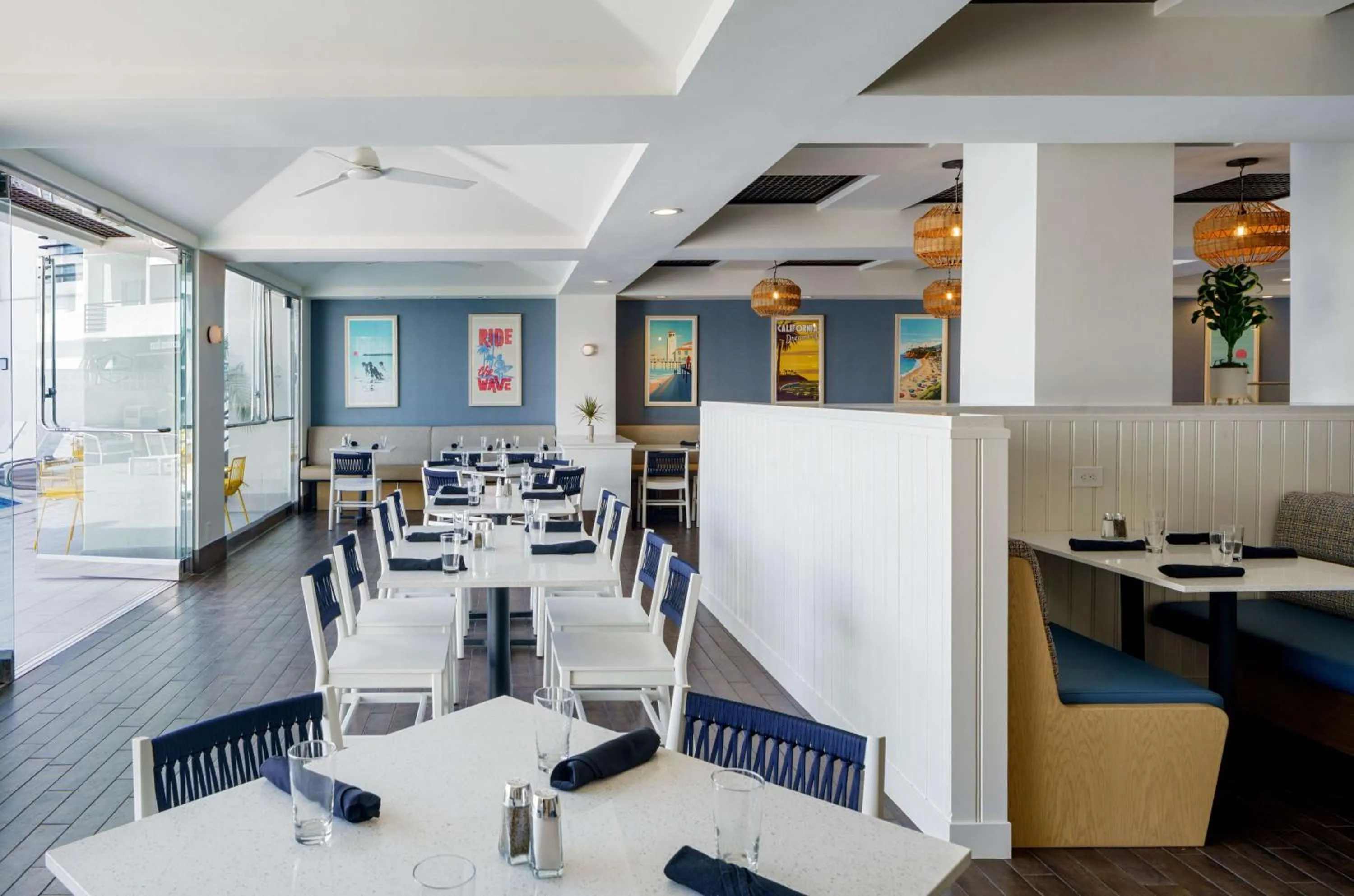 Restaurant/places to eat in DoubleTree Suites by Hilton Doheny Beach