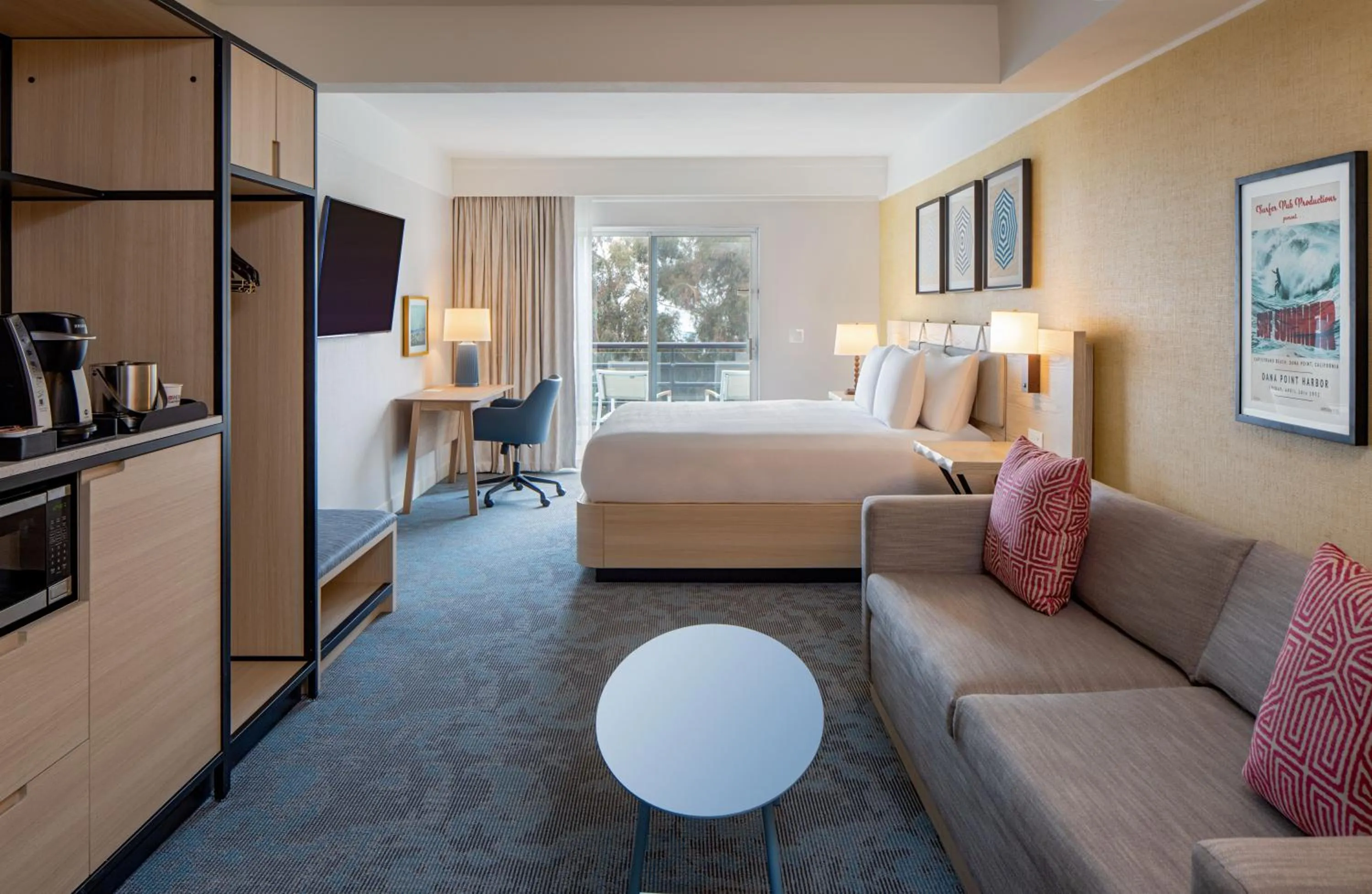 Bed in DoubleTree Suites by Hilton Doheny Beach