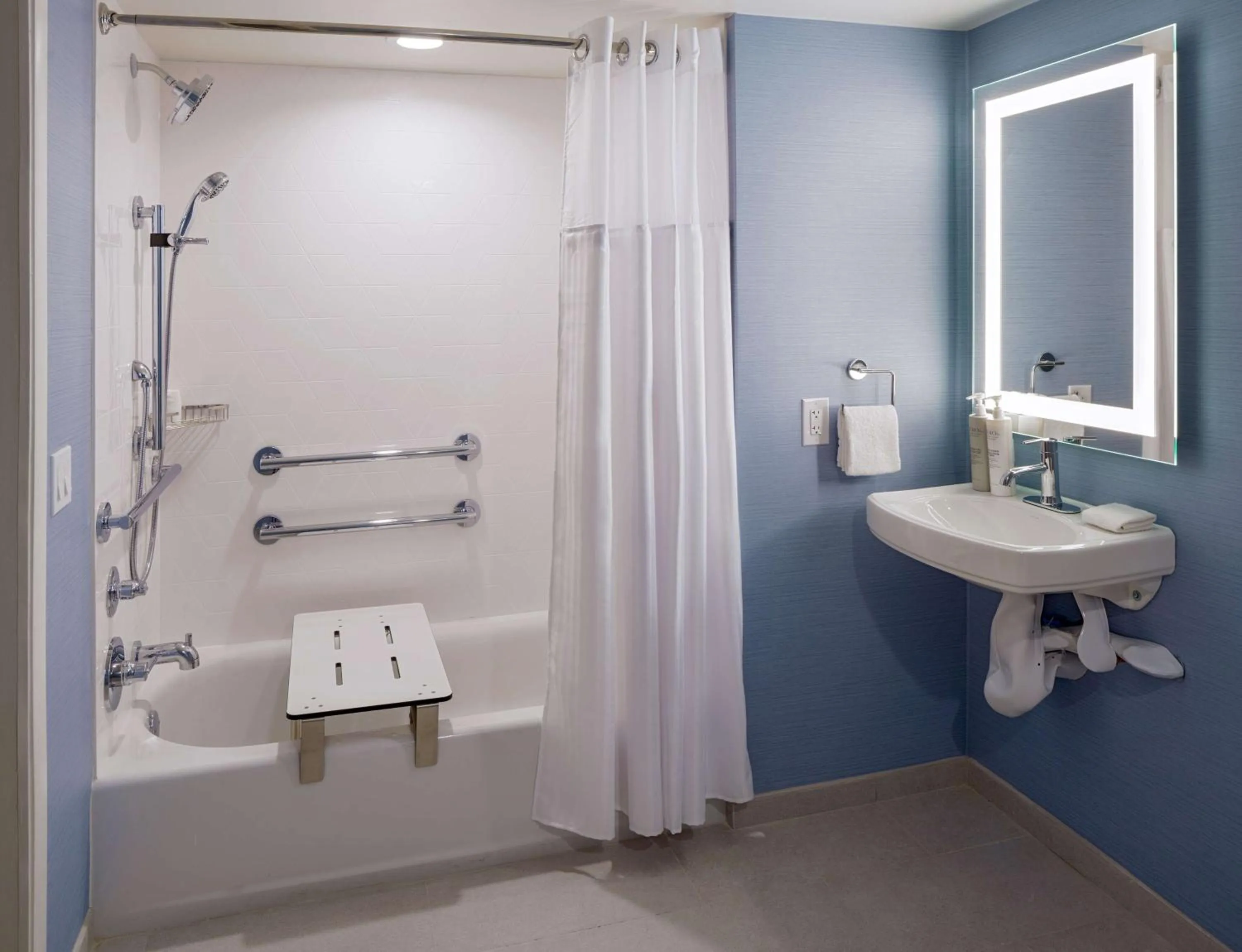 Bathroom in DoubleTree Suites by Hilton Doheny Beach