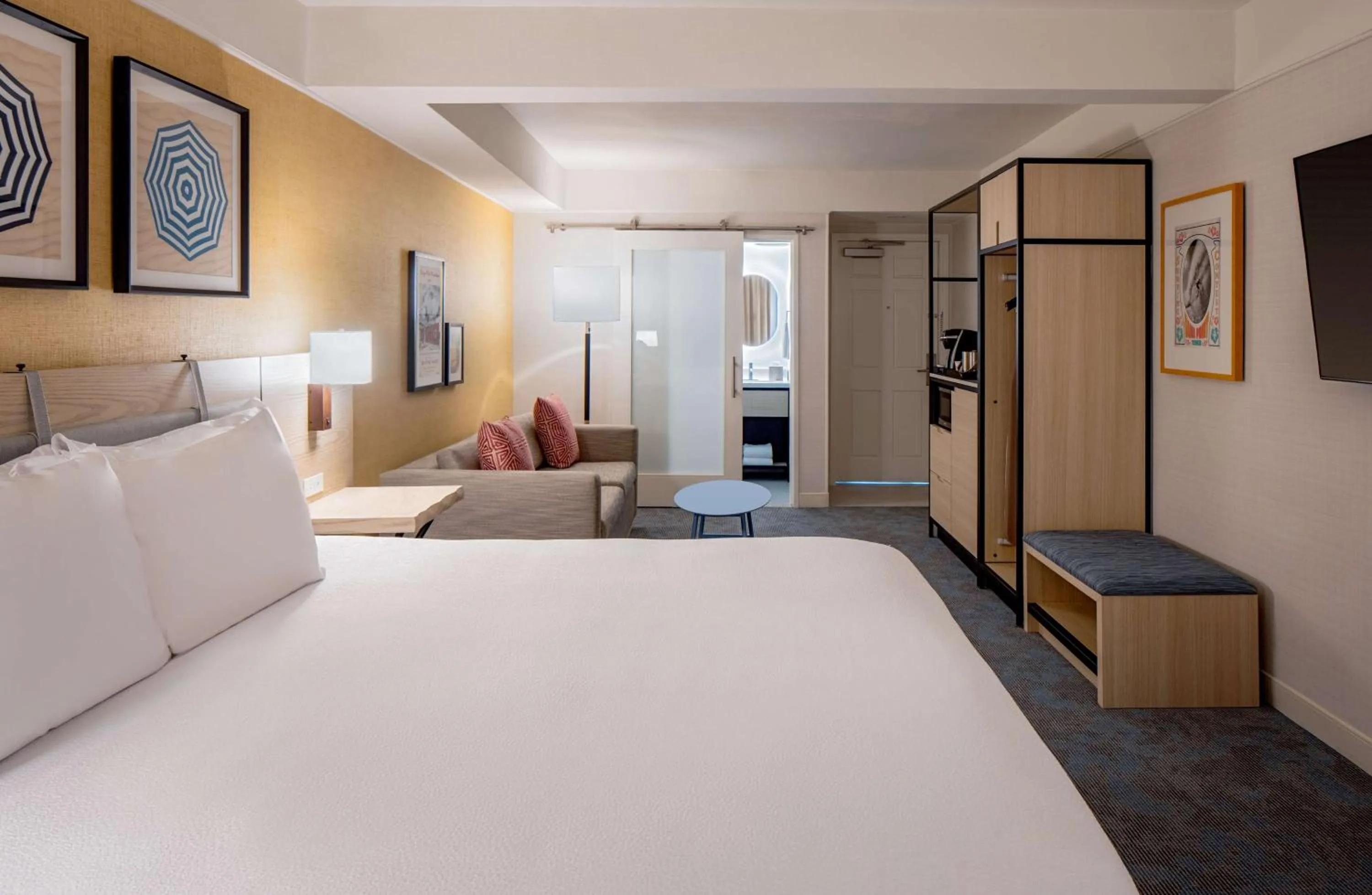 Bed in DoubleTree Suites by Hilton Doheny Beach