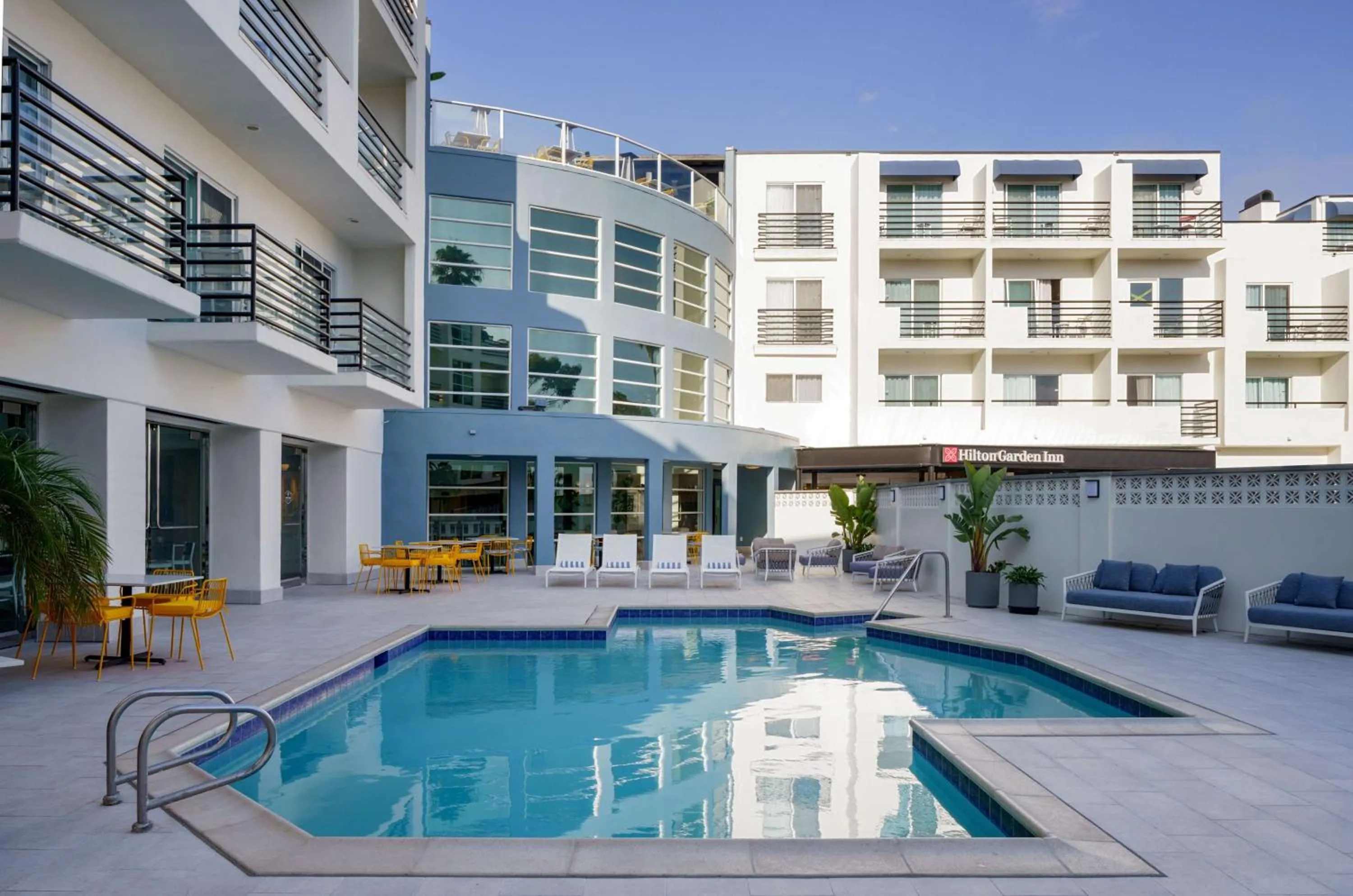 Day in DoubleTree Suites by Hilton Doheny Beach