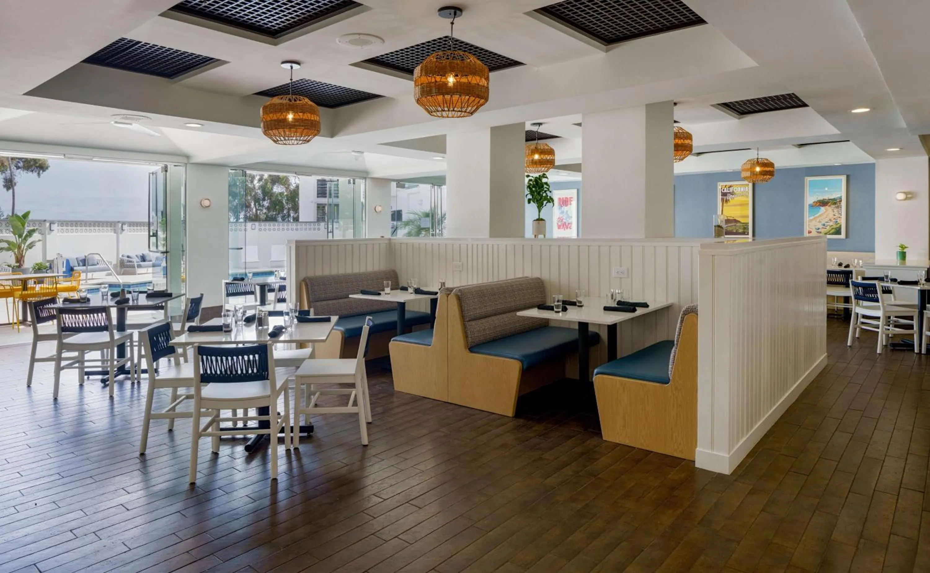 Restaurant/places to eat in DoubleTree Suites by Hilton Doheny Beach