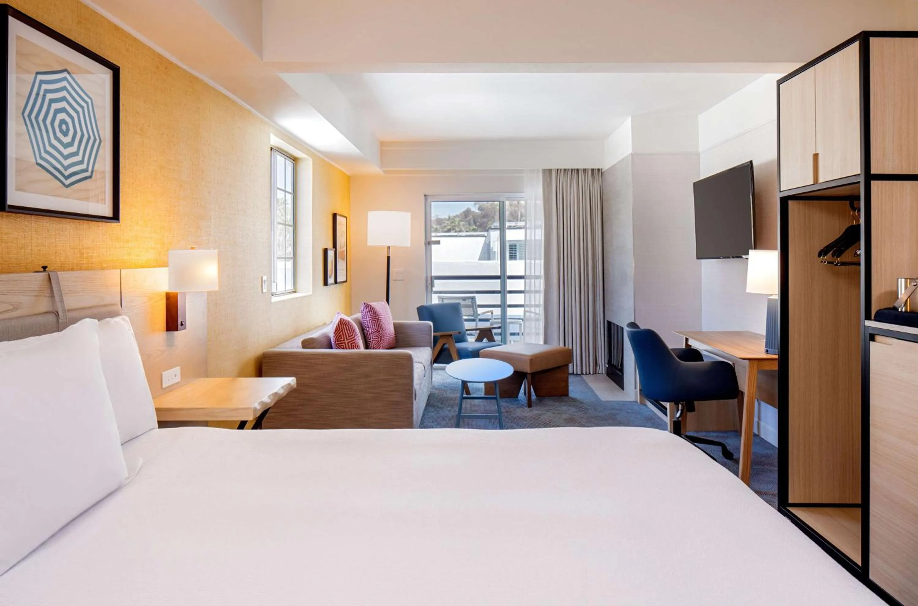 Bed in DoubleTree Suites by Hilton Doheny Beach