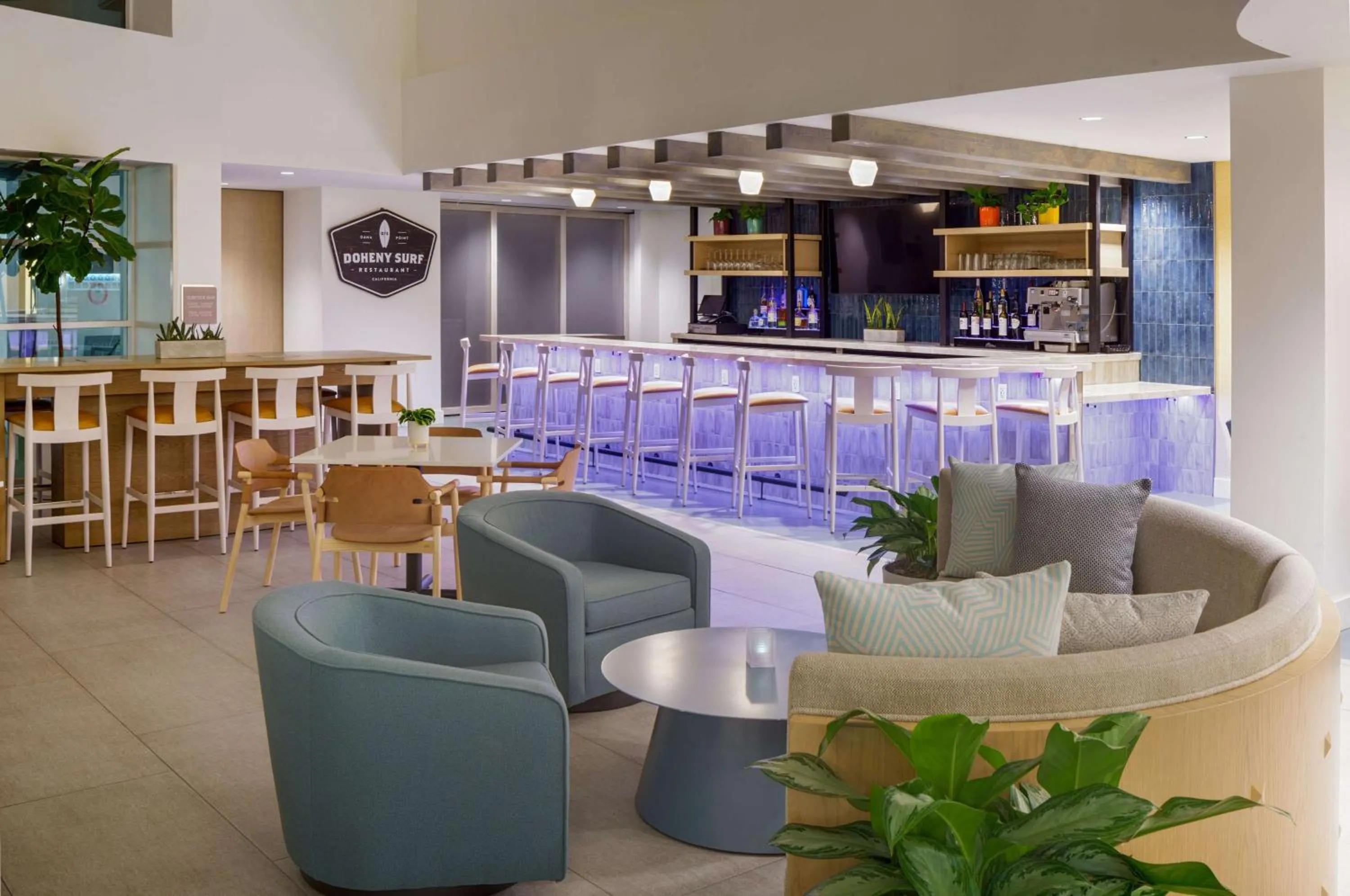 Restaurant/places to eat in DoubleTree Suites by Hilton Doheny Beach
