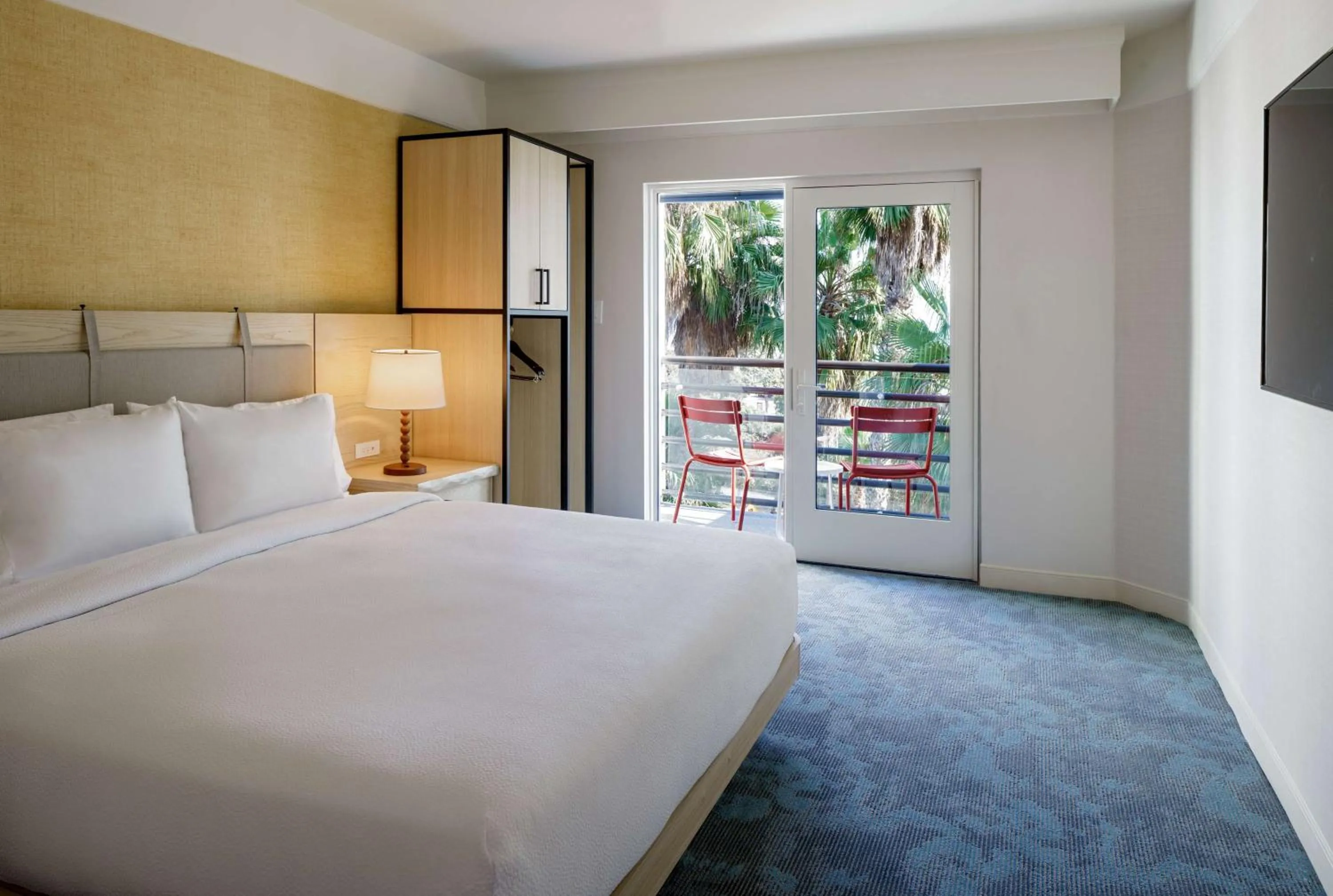 View (from property/room), Bed in DoubleTree Suites by Hilton Doheny Beach