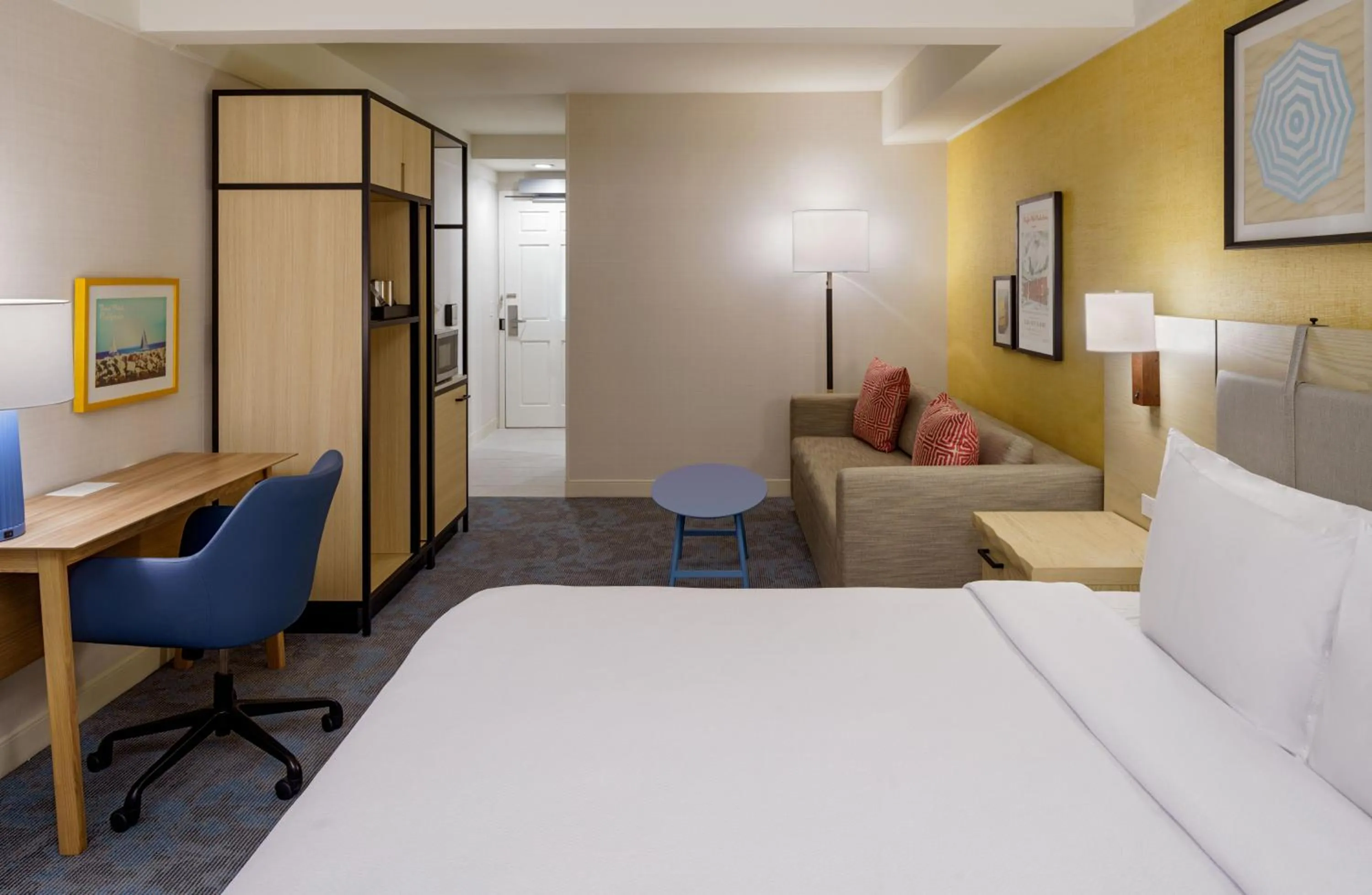 Bed in DoubleTree Suites by Hilton Doheny Beach